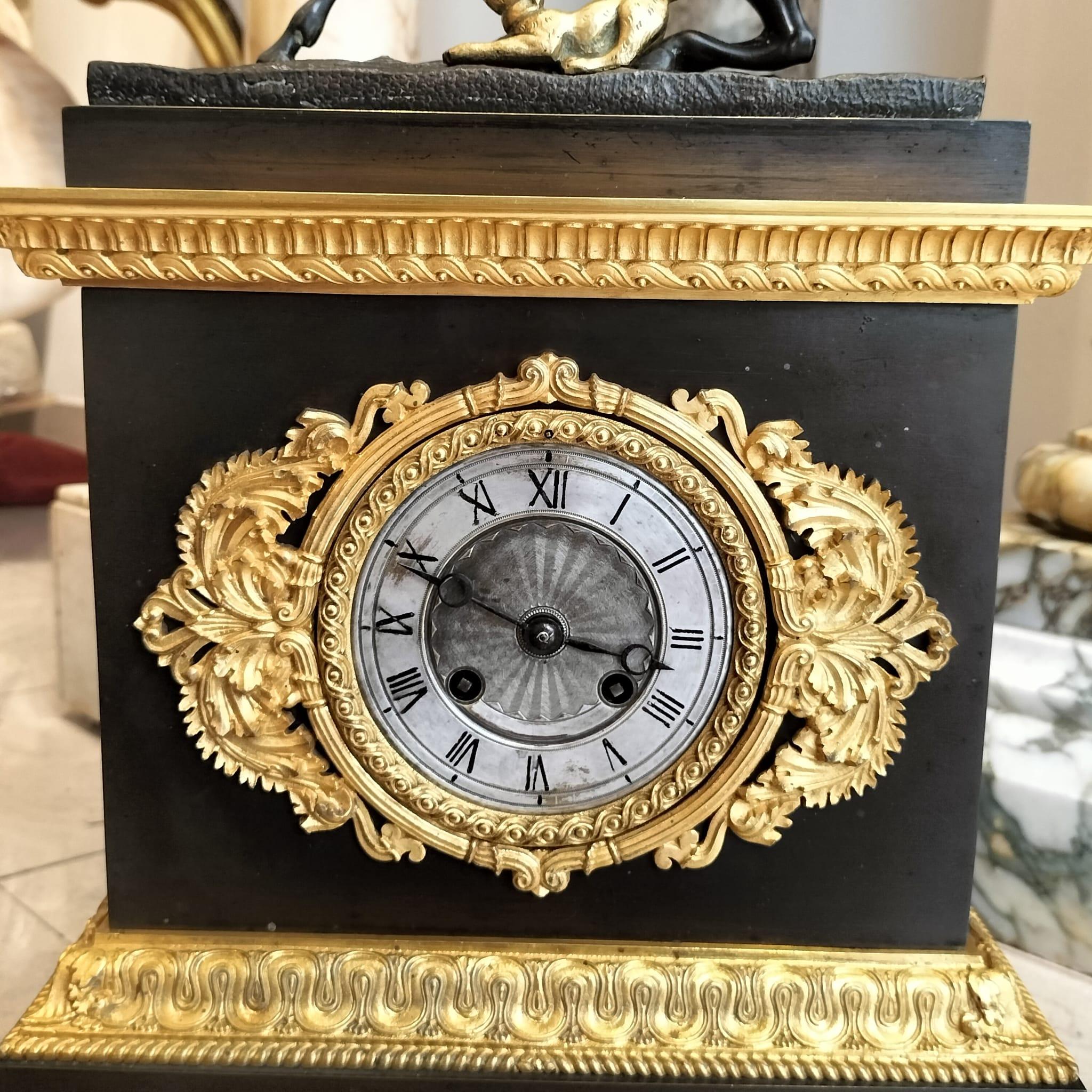 Empire Clock in representing a Horse and a Dog in Gilt Bronze, 19th Century For Sale 7