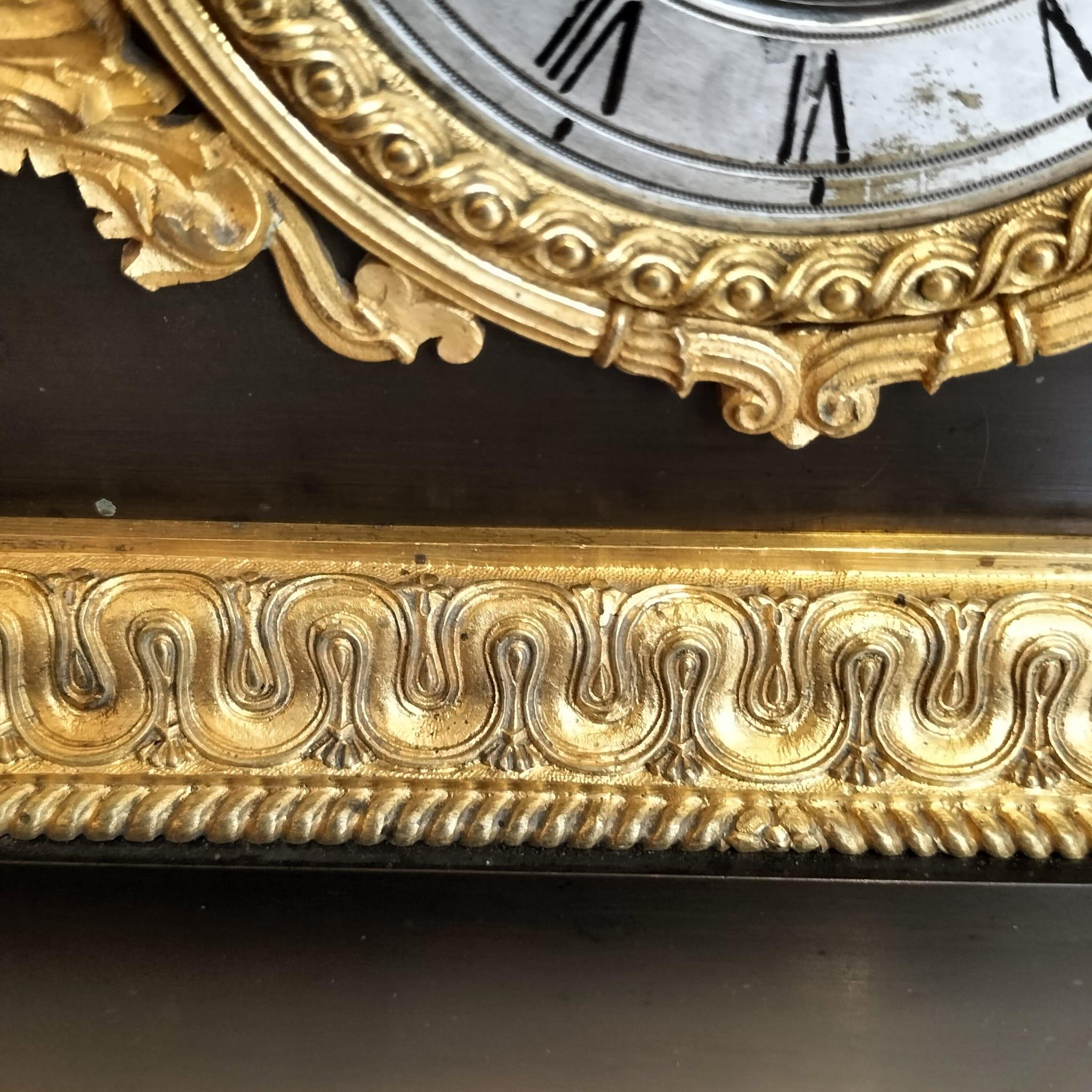 Empire Clock in representing a Horse and a Dog in Gilt Bronze, 19th Century For Sale 9