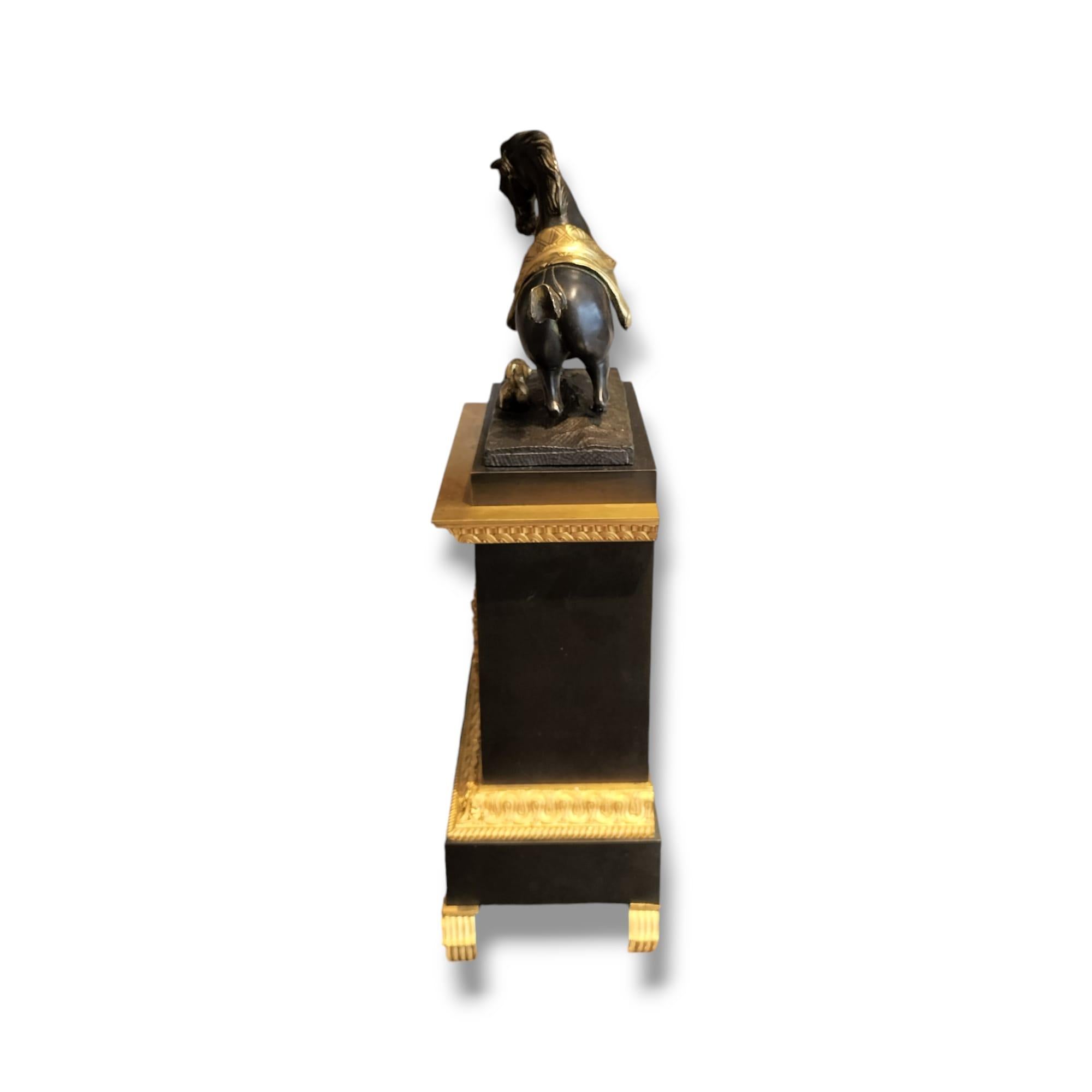 Empire Clock in representing a Horse and a Dog in Gilt Bronze, 19th Century For Sale 12