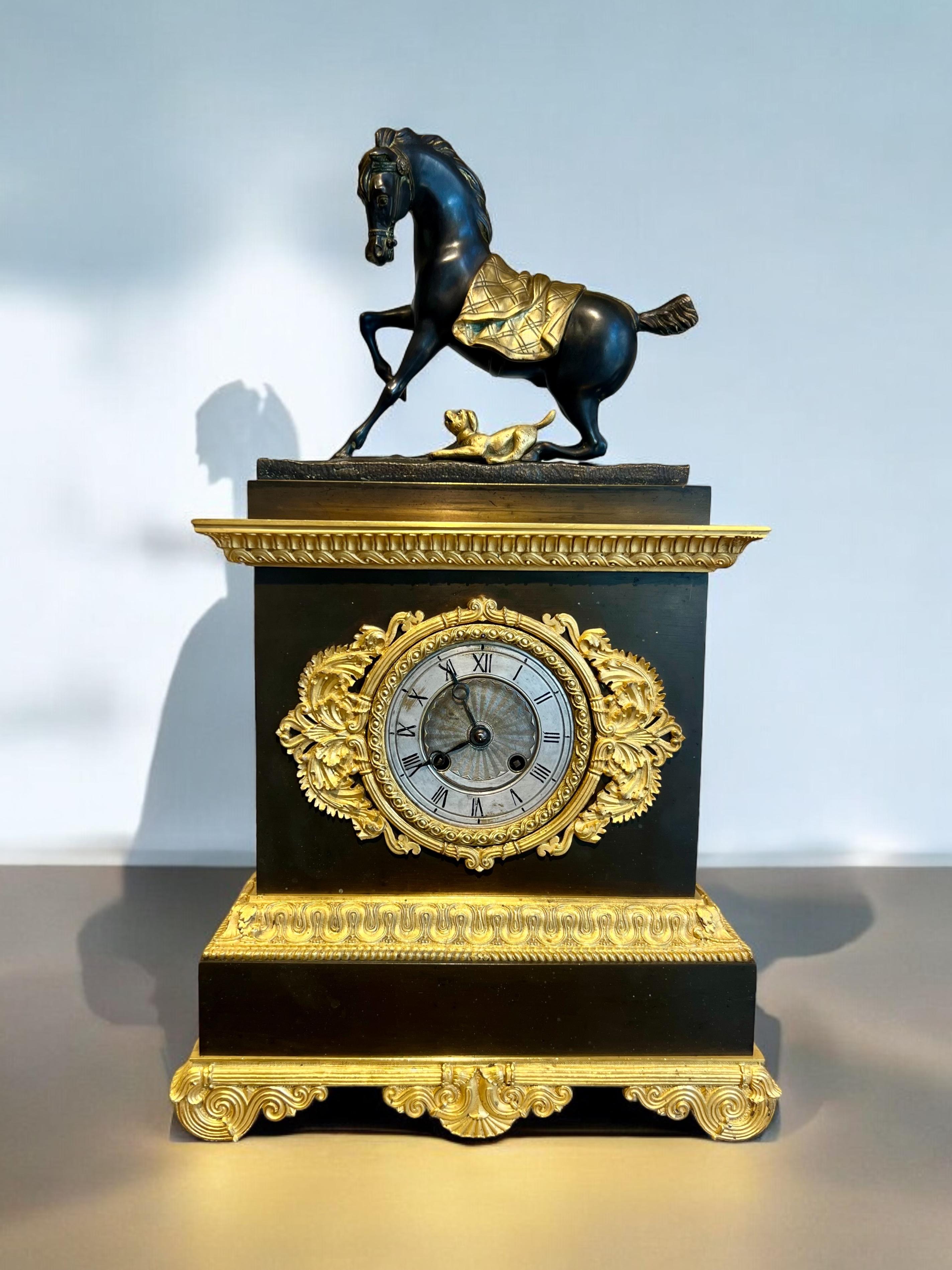 Empire Clock in representing a Horse and a Dog in Gilt Bronze, 19th Century For Sale 15