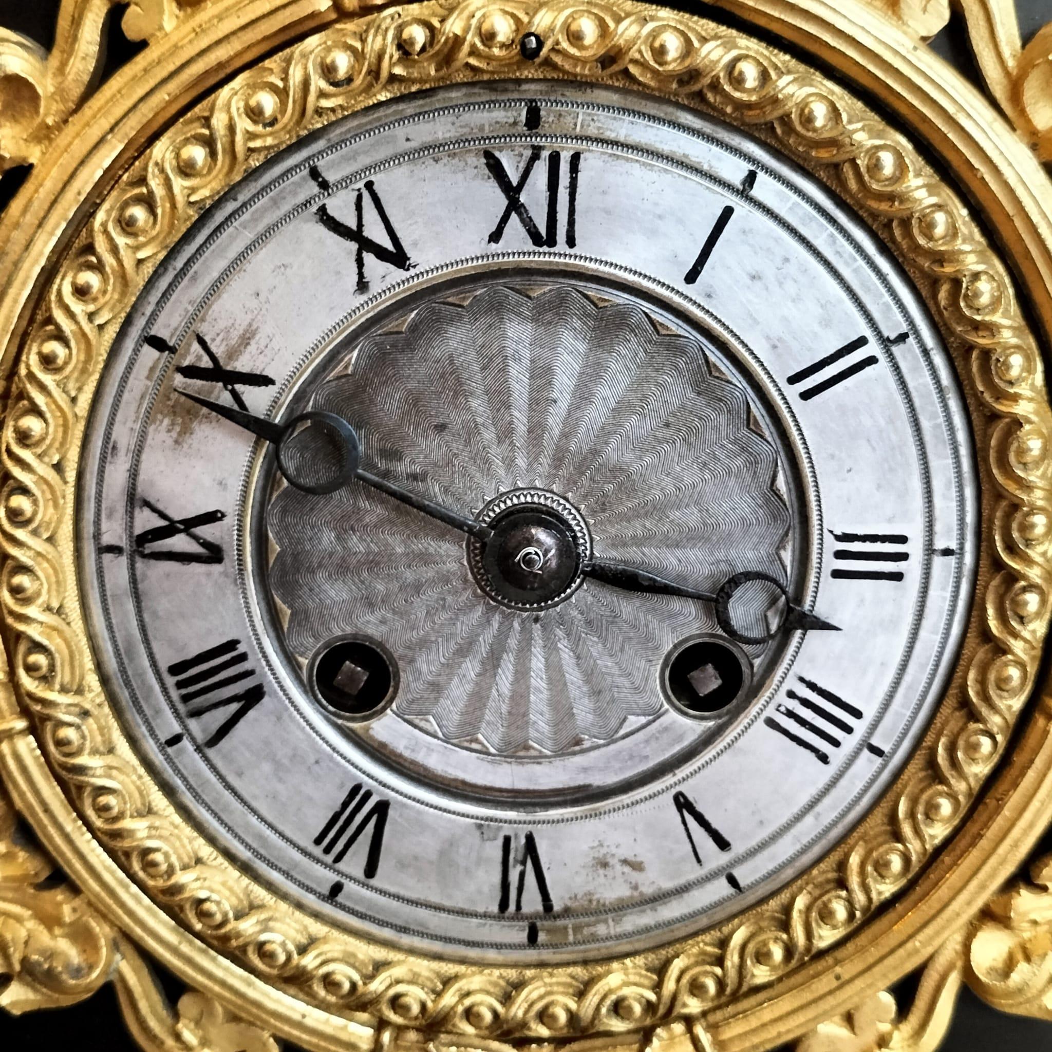 Empire Clock in representing a Horse and a Dog in Gilt Bronze, 19th Century For Sale 5