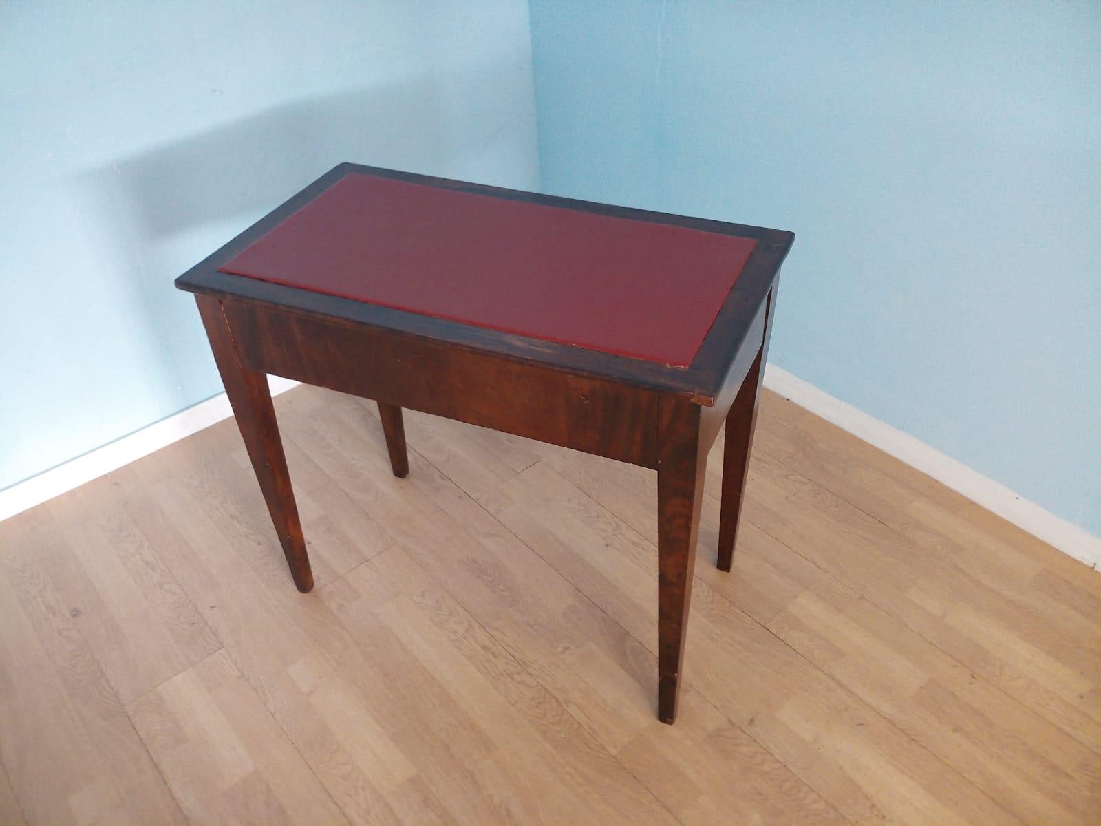 Empire Coffee Table 19th Century Desk Small Red Leather Tapered Foot In Good Condition For Sale In Sant'Arsenio, Campania