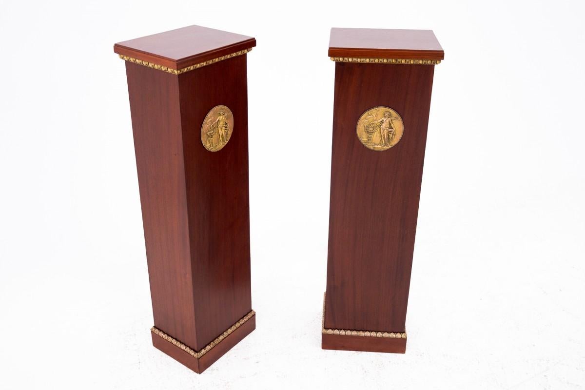 Empire columns, France, ca. 1880.

Wood: mahogany

dimensions height 103 cm. top 30 cm x 24 cm
