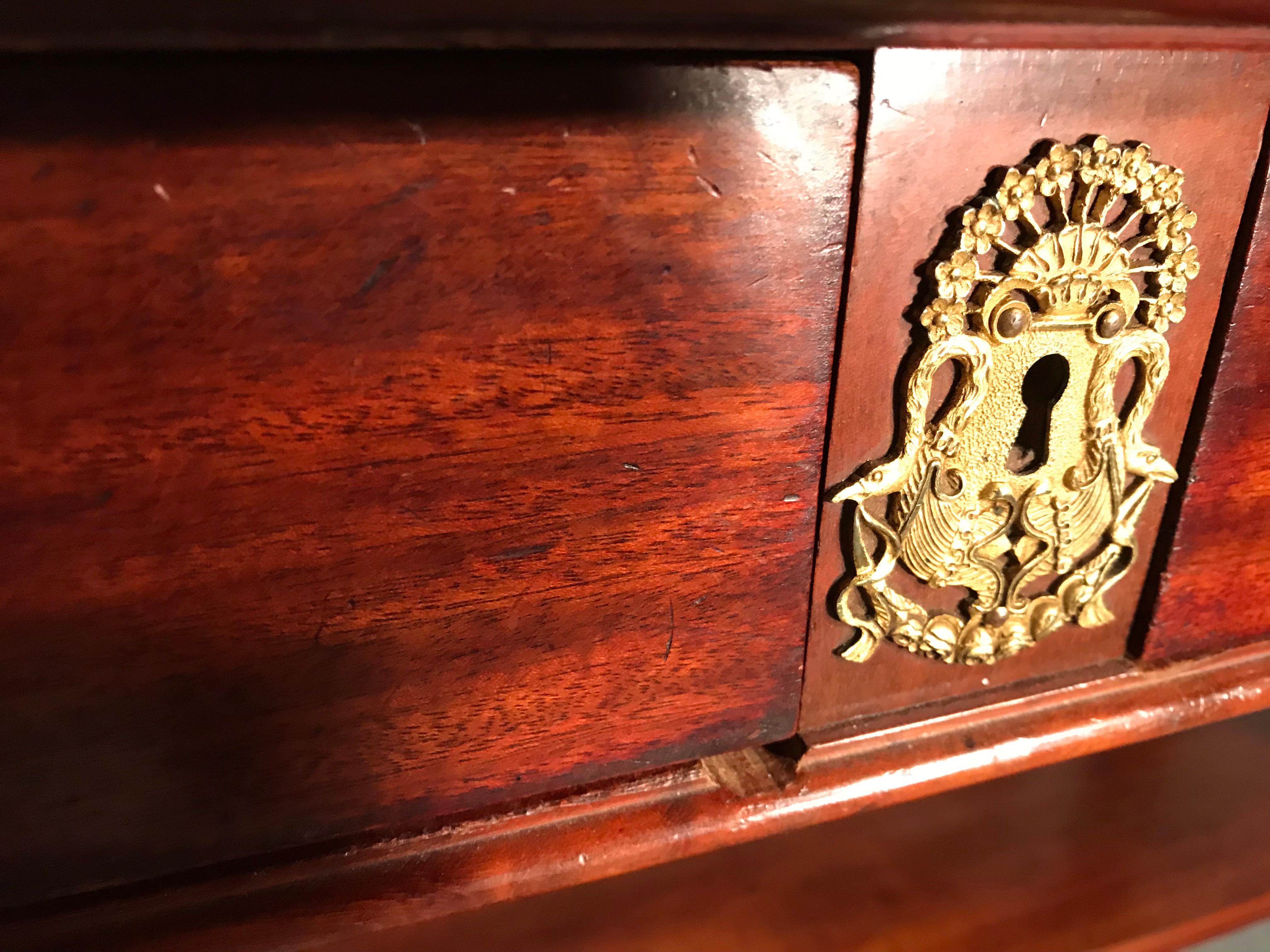 Elegant Empire console table, France 19th century, mahogany veneer with original fittings and cream colored marble top. Perfect piece of furniture for a spacious entry way. 