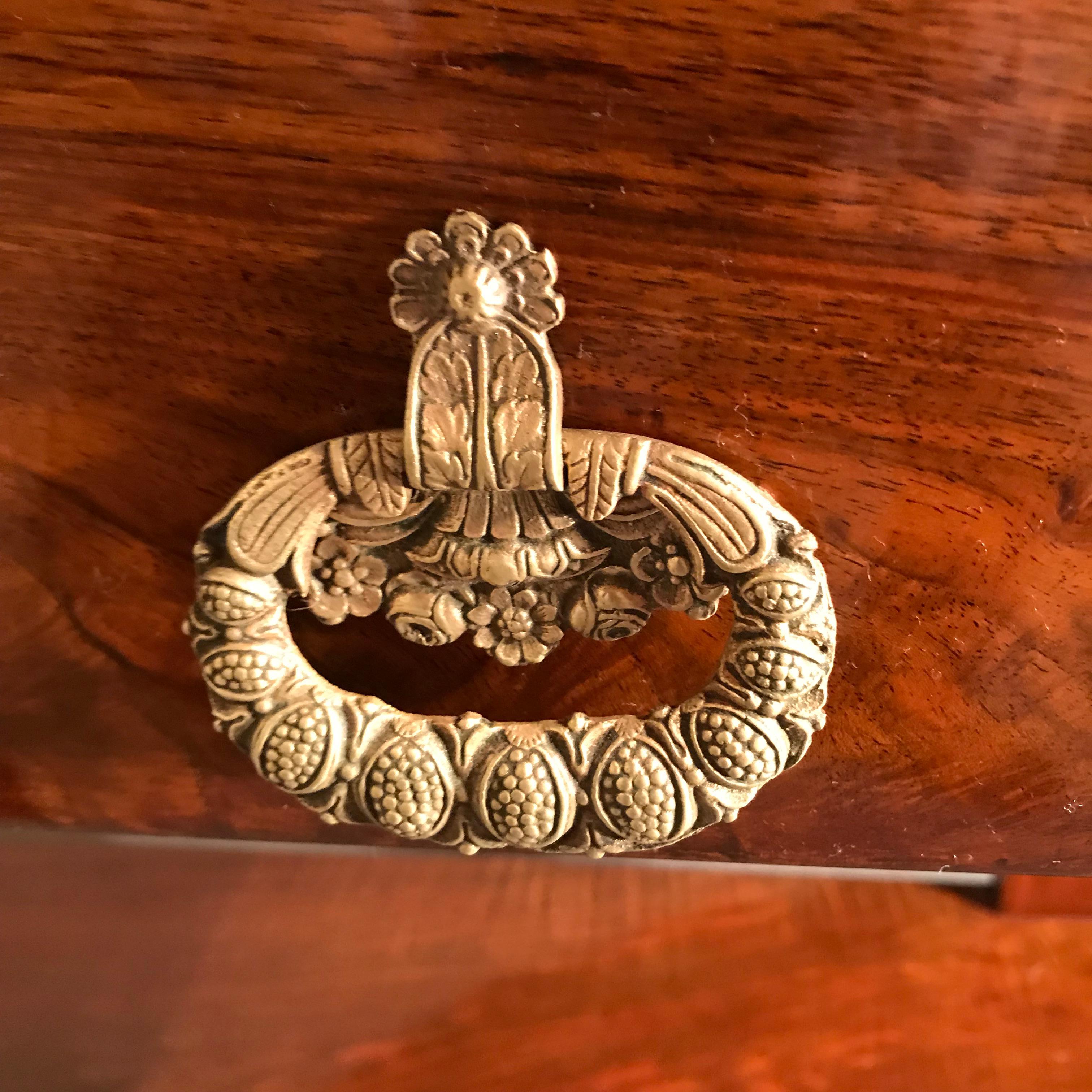 Empire console table, France 1810, walnut veneer with exquisite brass fittings, black marble-top. In excellent, refinished condition. The table will be shipped from Germany. Standard shipping costs to Boston are included.
 