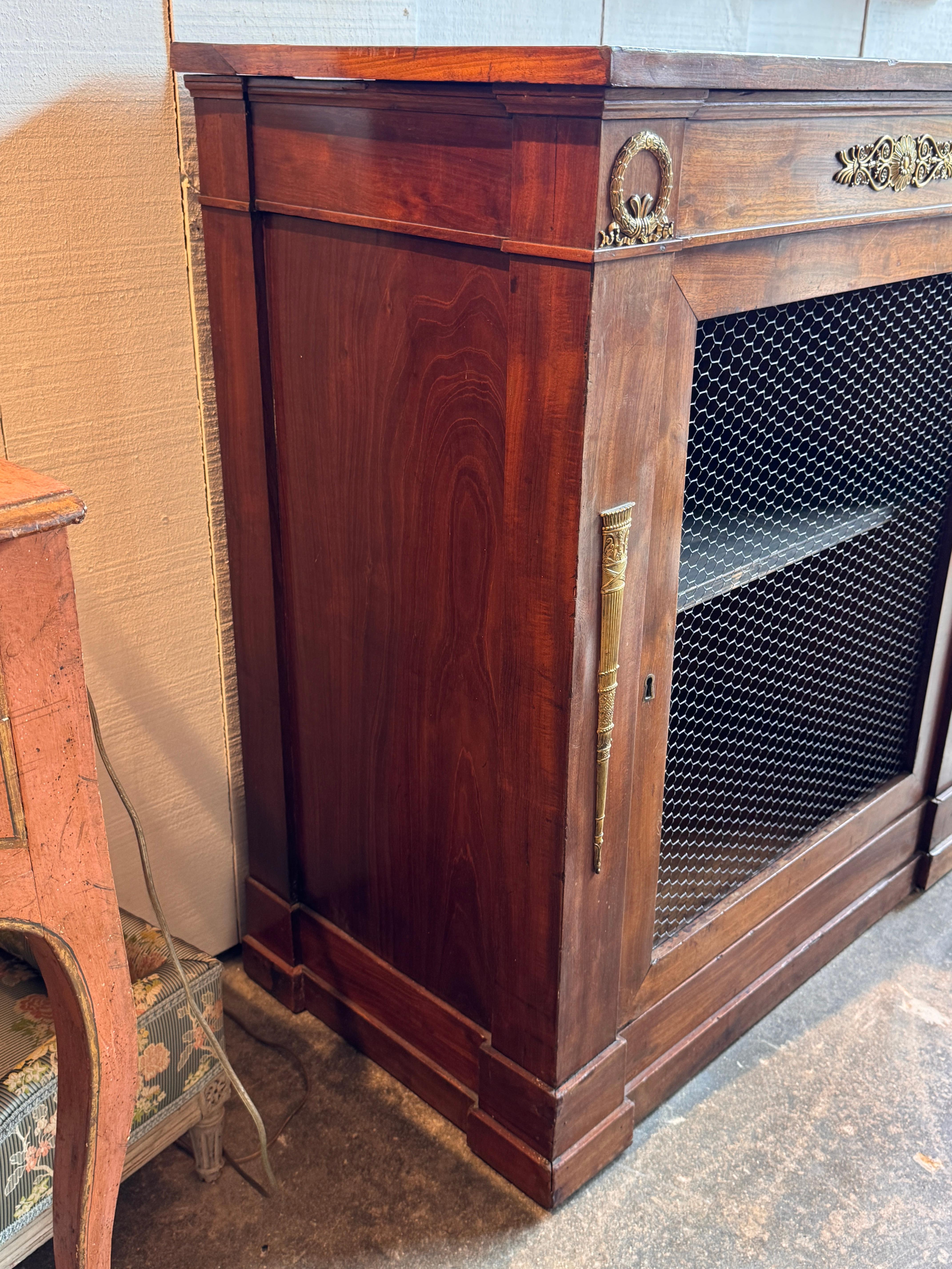 Credenza Impero con montature in bronzo dorato in vendita 1