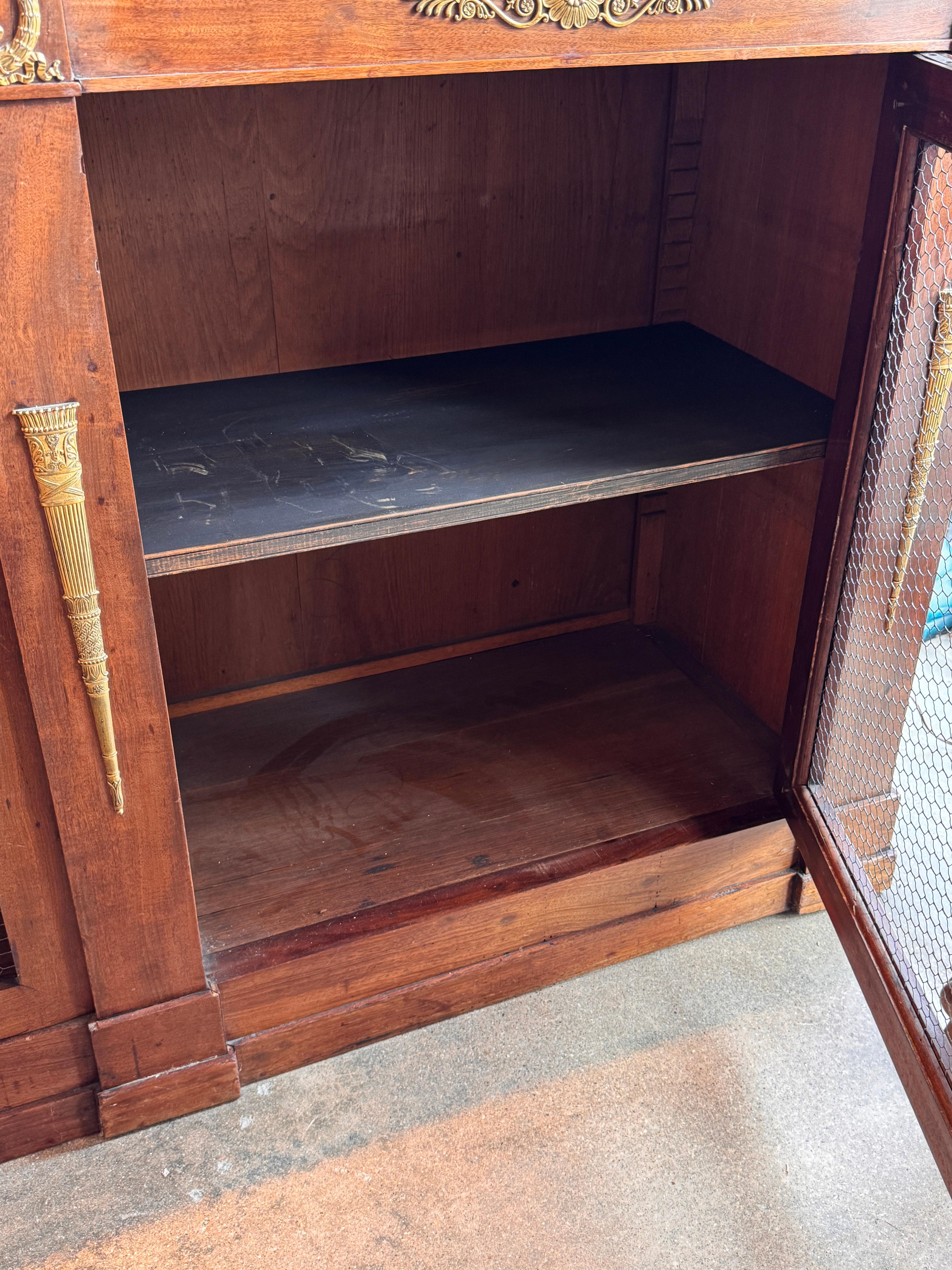 Credenza Impero con montature in bronzo dorato in vendita 2