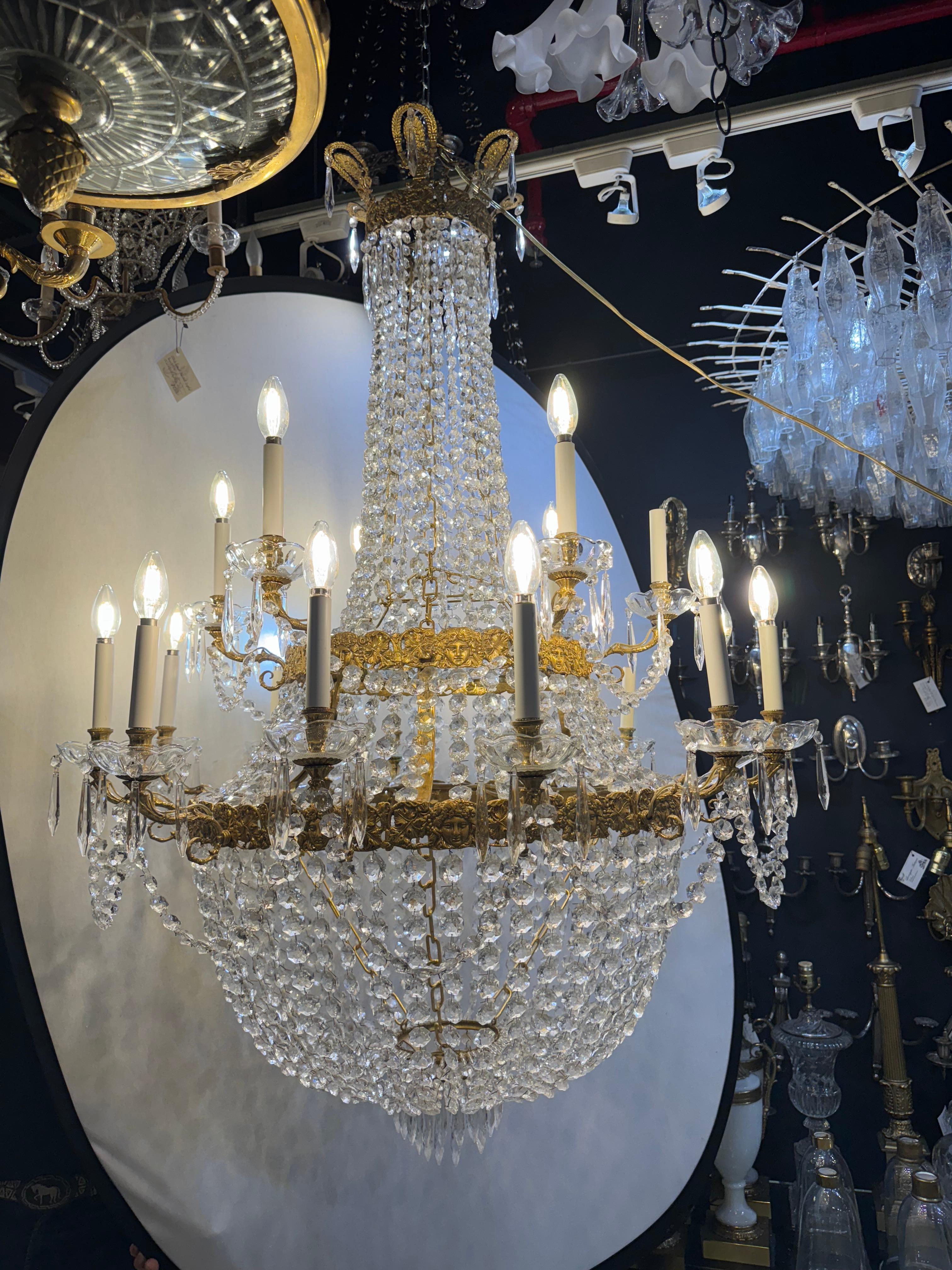 Stile impero Lampadario impero in cristallo a 18 luci in vendita