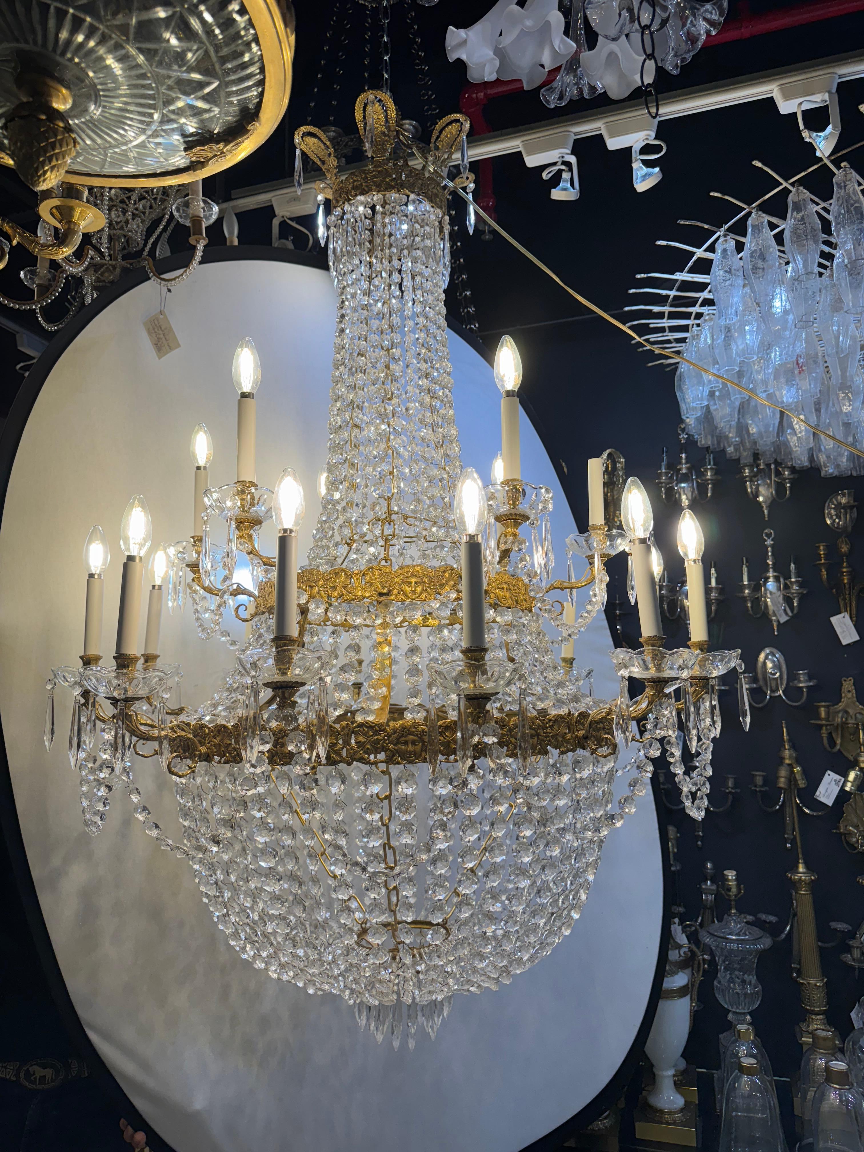 Francese Lampadario impero in cristallo a 18 luci in vendita