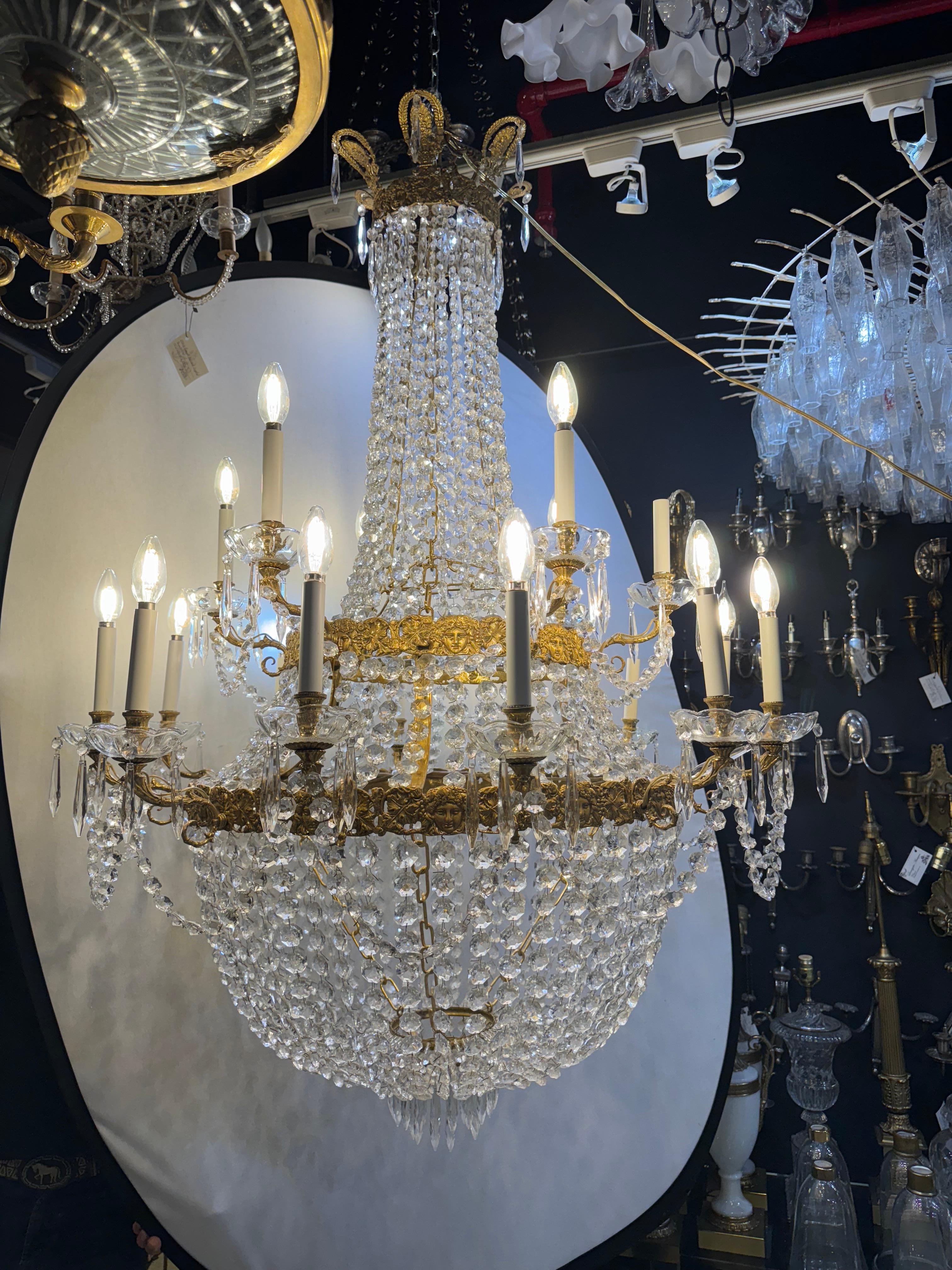 Bronzo Lampadario impero in cristallo a 18 luci in vendita