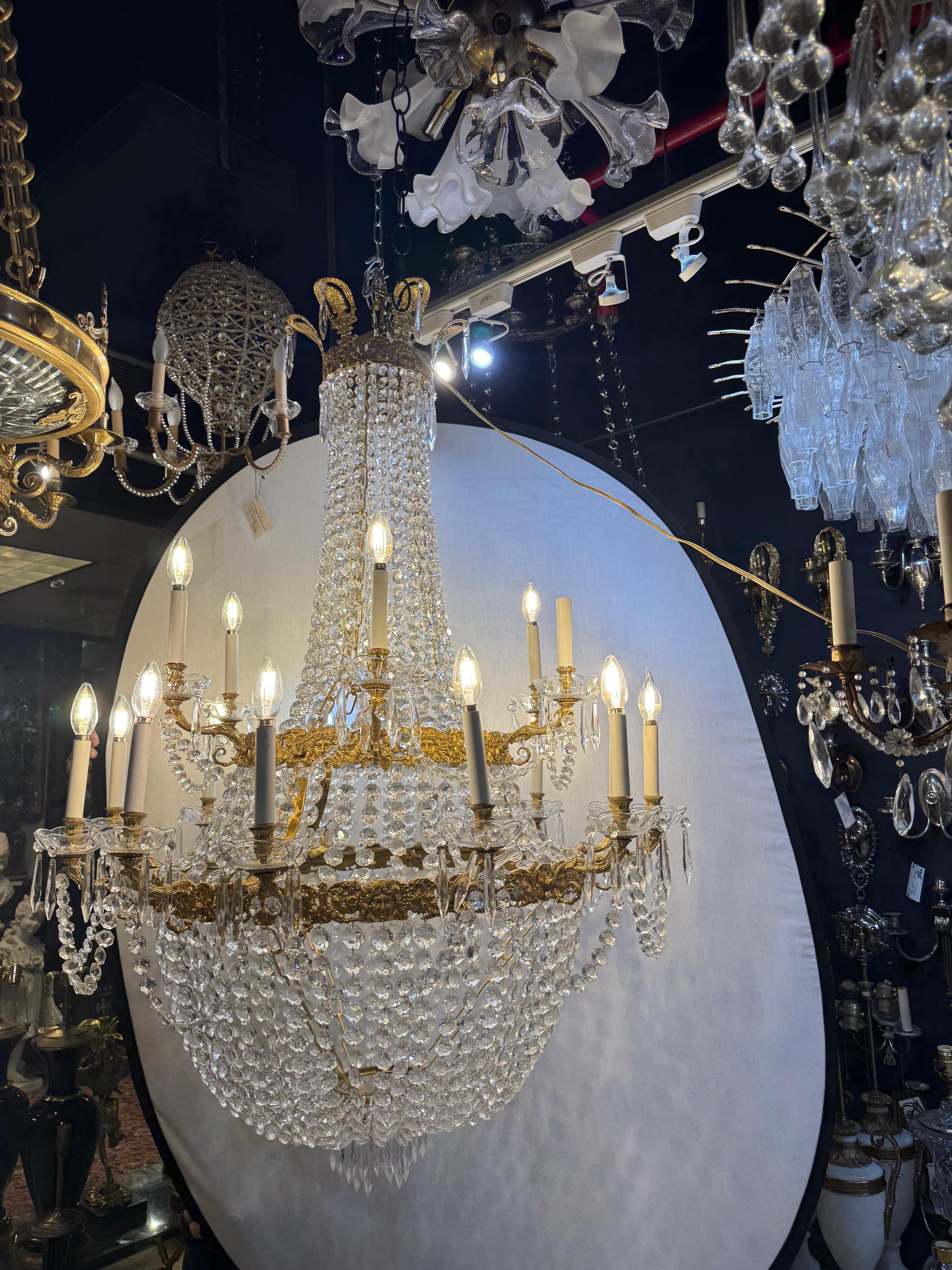 Lampadario impero in cristallo a 18 luci in vendita 1
