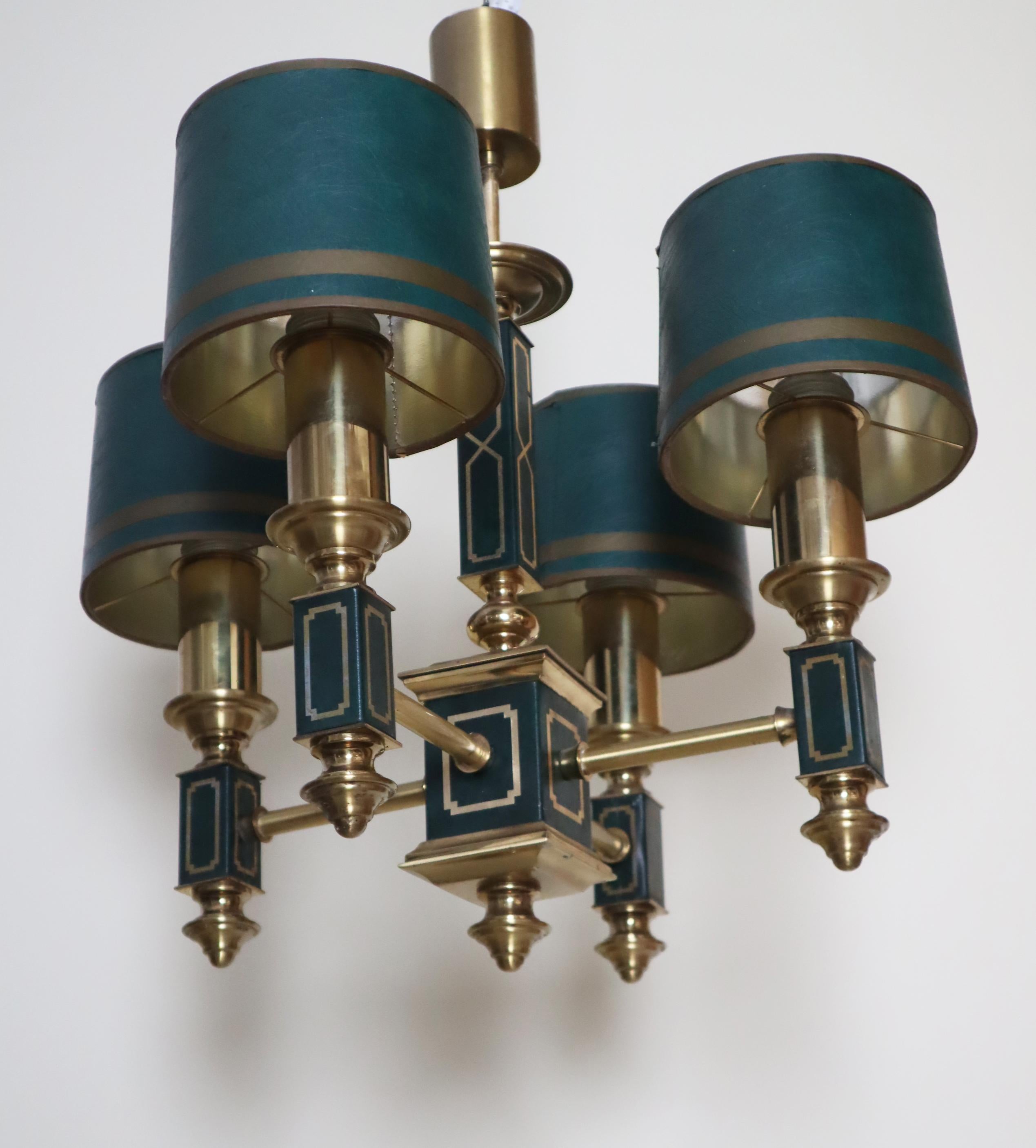 Lampadario impero a quattro bracci di colore verde scuro in pelle e ottone, Francia anni '60 in vendita 3