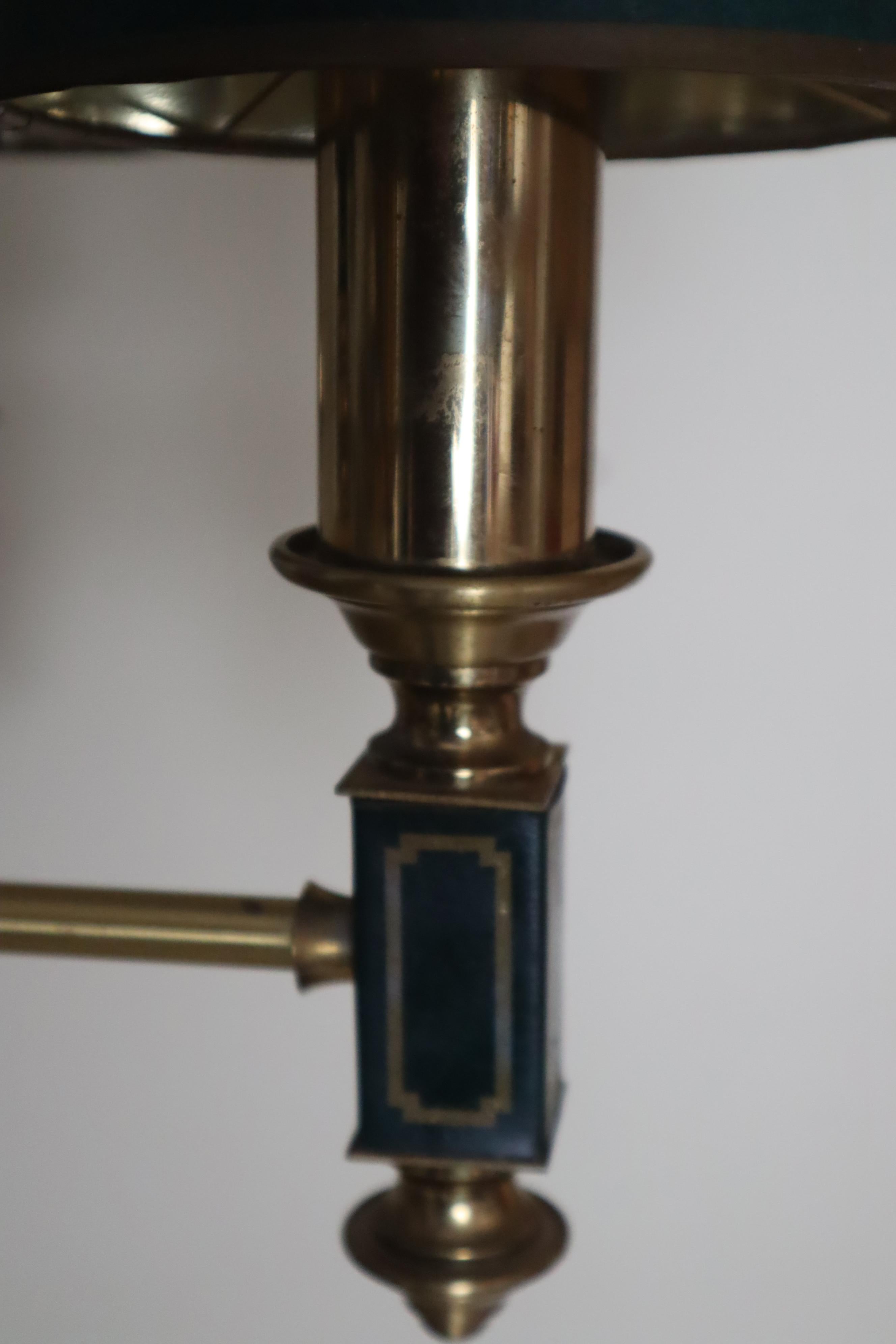 Lampadario impero a quattro bracci di colore verde scuro in pelle e ottone, Francia anni '60 in vendita 8