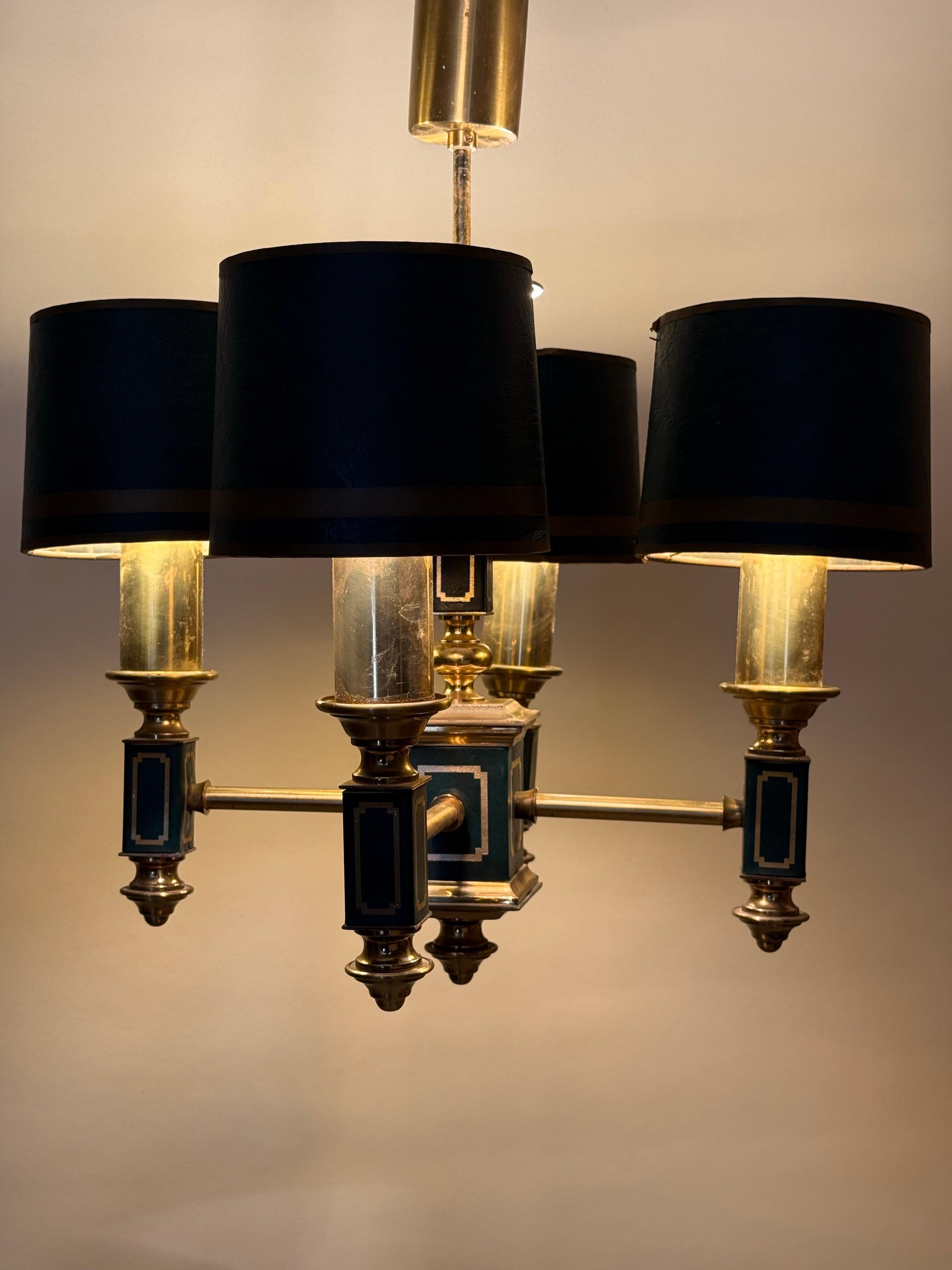 Stile impero Lampadario impero a quattro bracci di colore verde scuro in pelle e ottone, Francia anni '60 in vendita