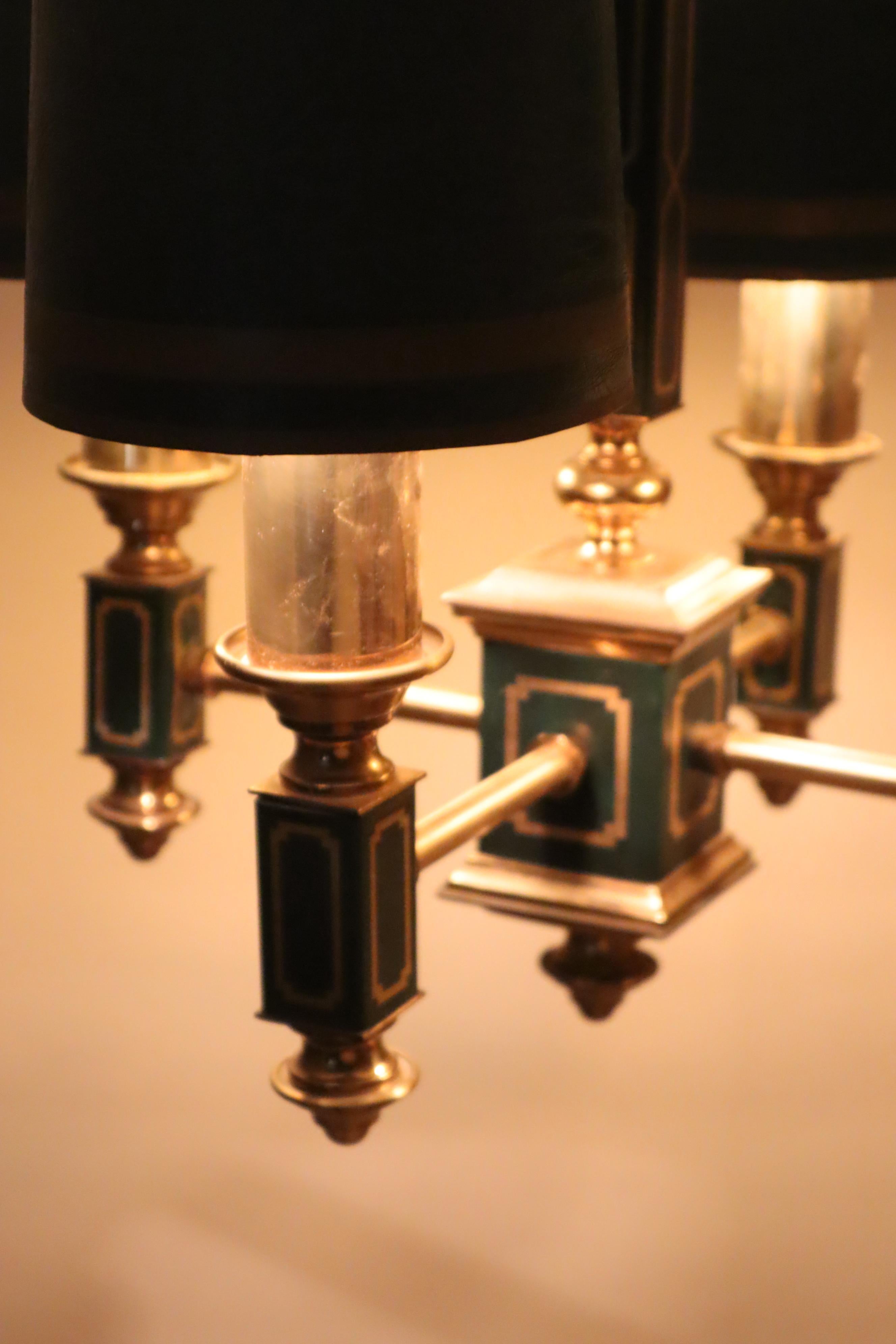 Lampadario impero a quattro bracci di colore verde scuro in pelle e ottone, Francia anni '60 In condizioni buone in vendita a Hannover, DE
