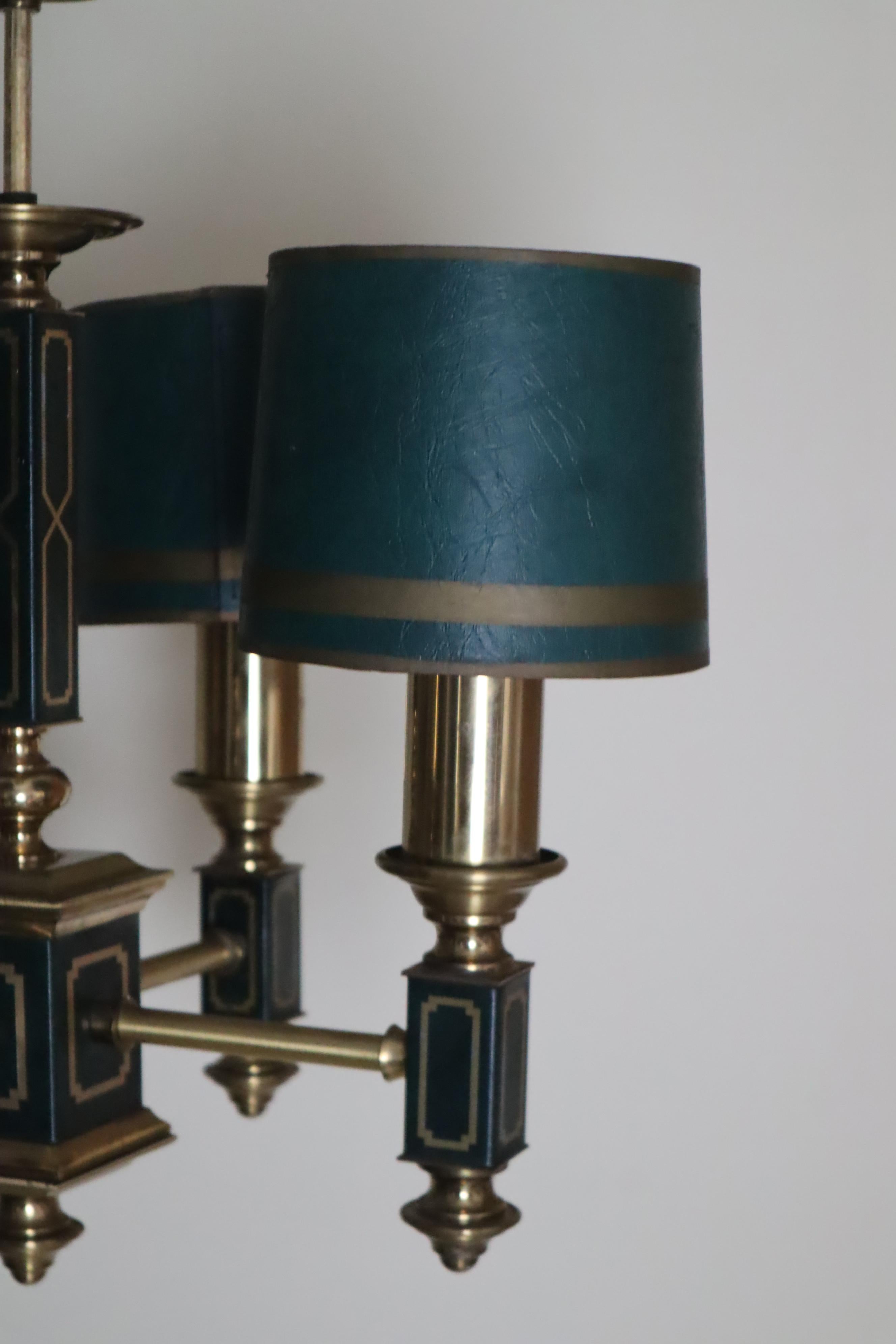 Ottone Lampadario impero a quattro bracci di colore verde scuro in pelle e ottone, Francia anni '60 in vendita