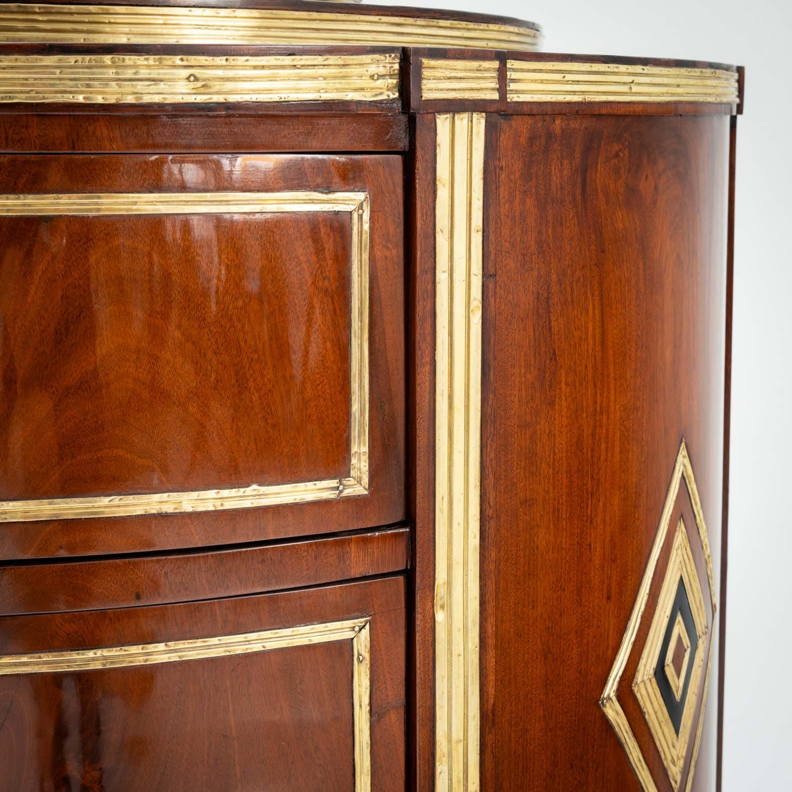 Ottone Cassettiera Empire Demi Lune, Stati baltici, inizio XIX secolo in vendita