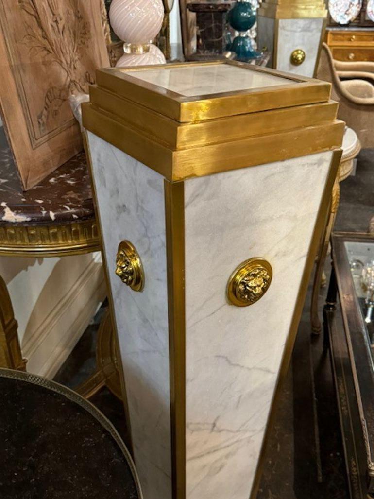 Empire Design Marmor Pedestal (21. Jahrhundert und zeitgenössisch) im Angebot