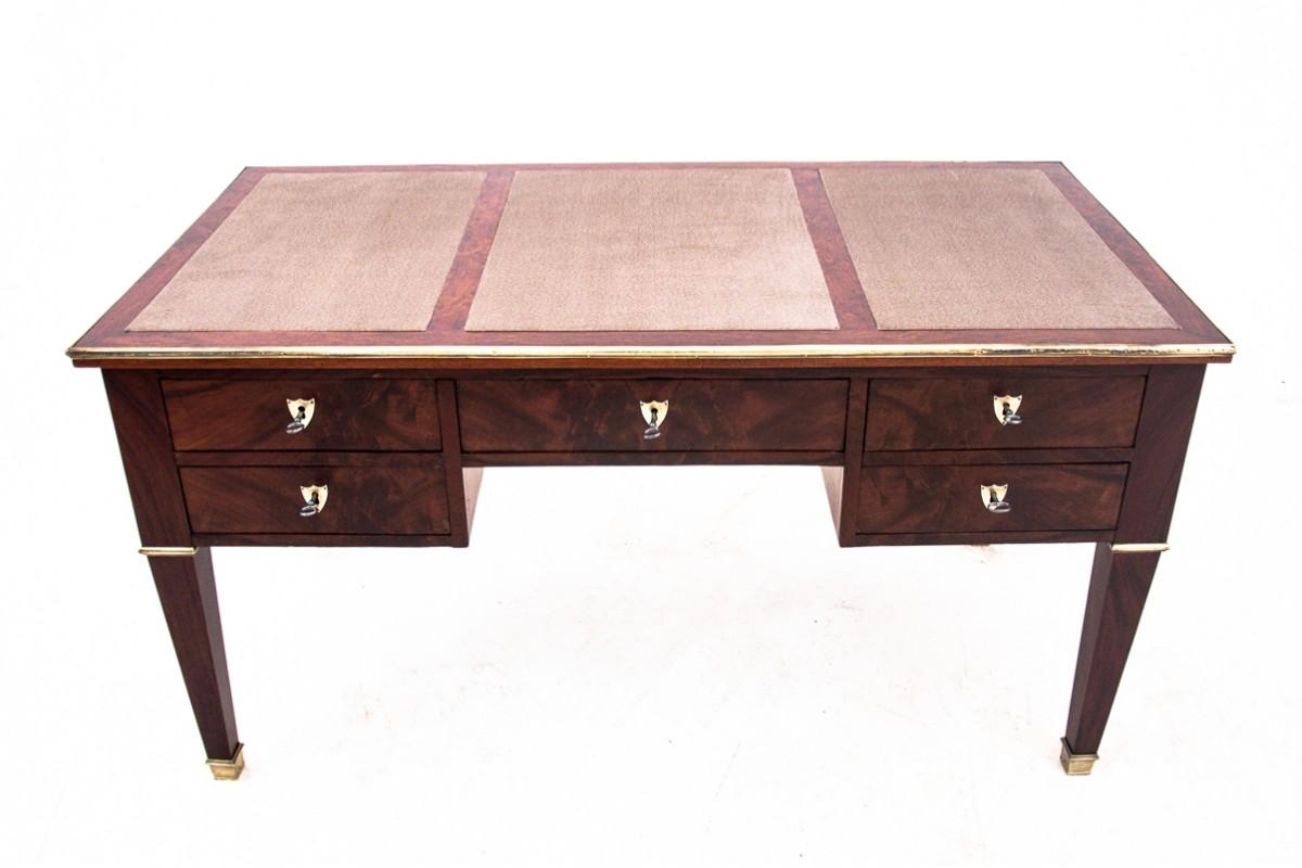 Empire desk, France, circa 1880.

Currently under renovation.

Wood: mahogany

dimensions: height 80 cm x width 150 cm x depth 80 cm
