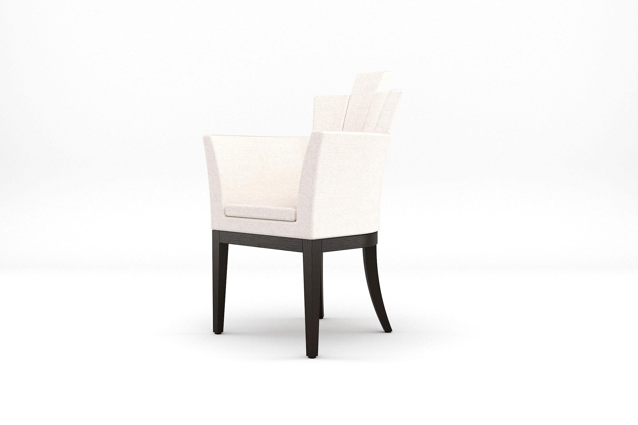 Named after one of the most iconic buildings of its era, the Empire collection brings us back to the majestic lines of Art Deco, imbuing each piece with a splendorous personality of its own while shaped with the characteristic luxuriousness of that