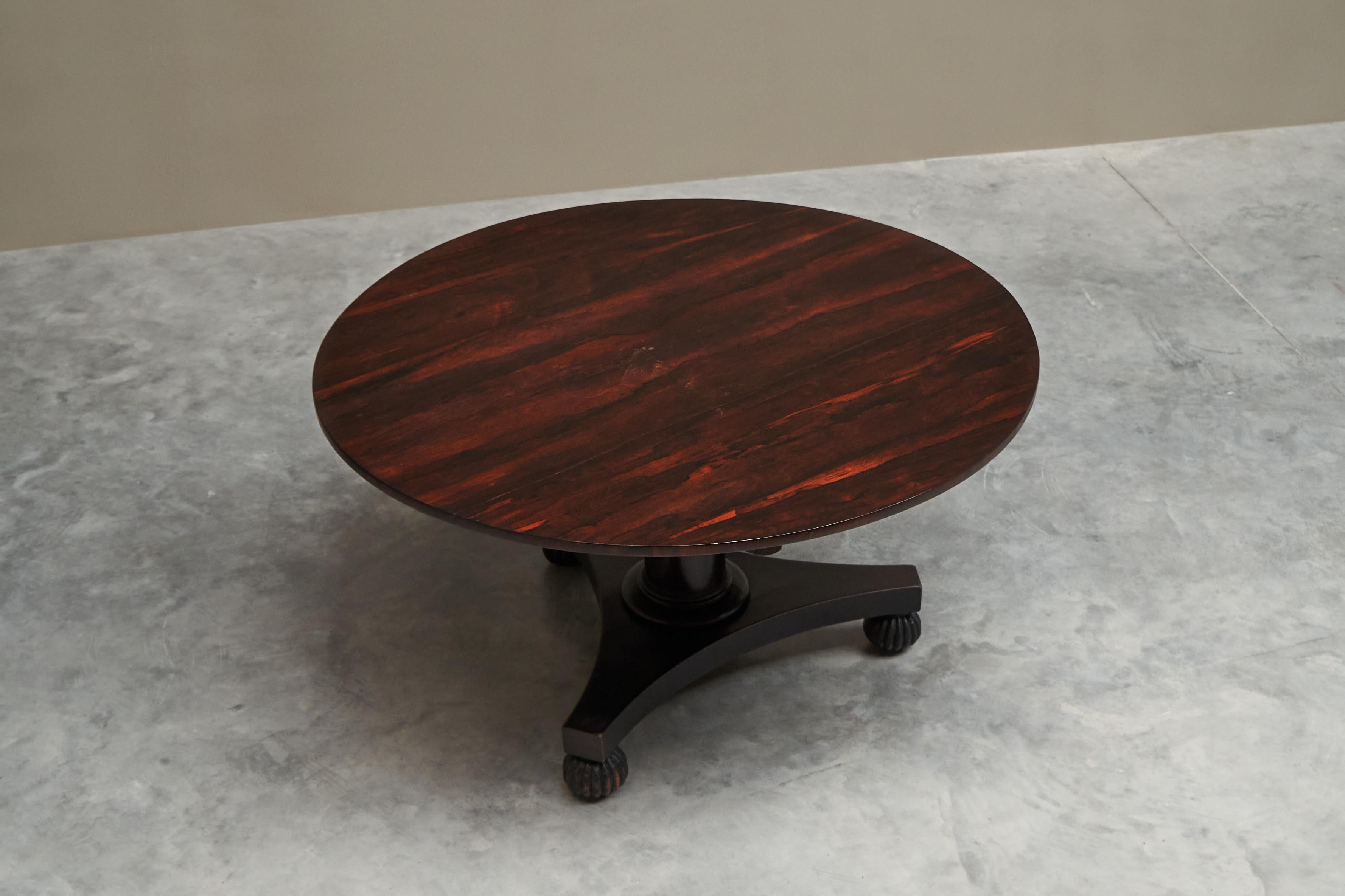 Mesa de comedor o centro Imperio en chapado de palisandro S. XIX Hecho a mano en venta