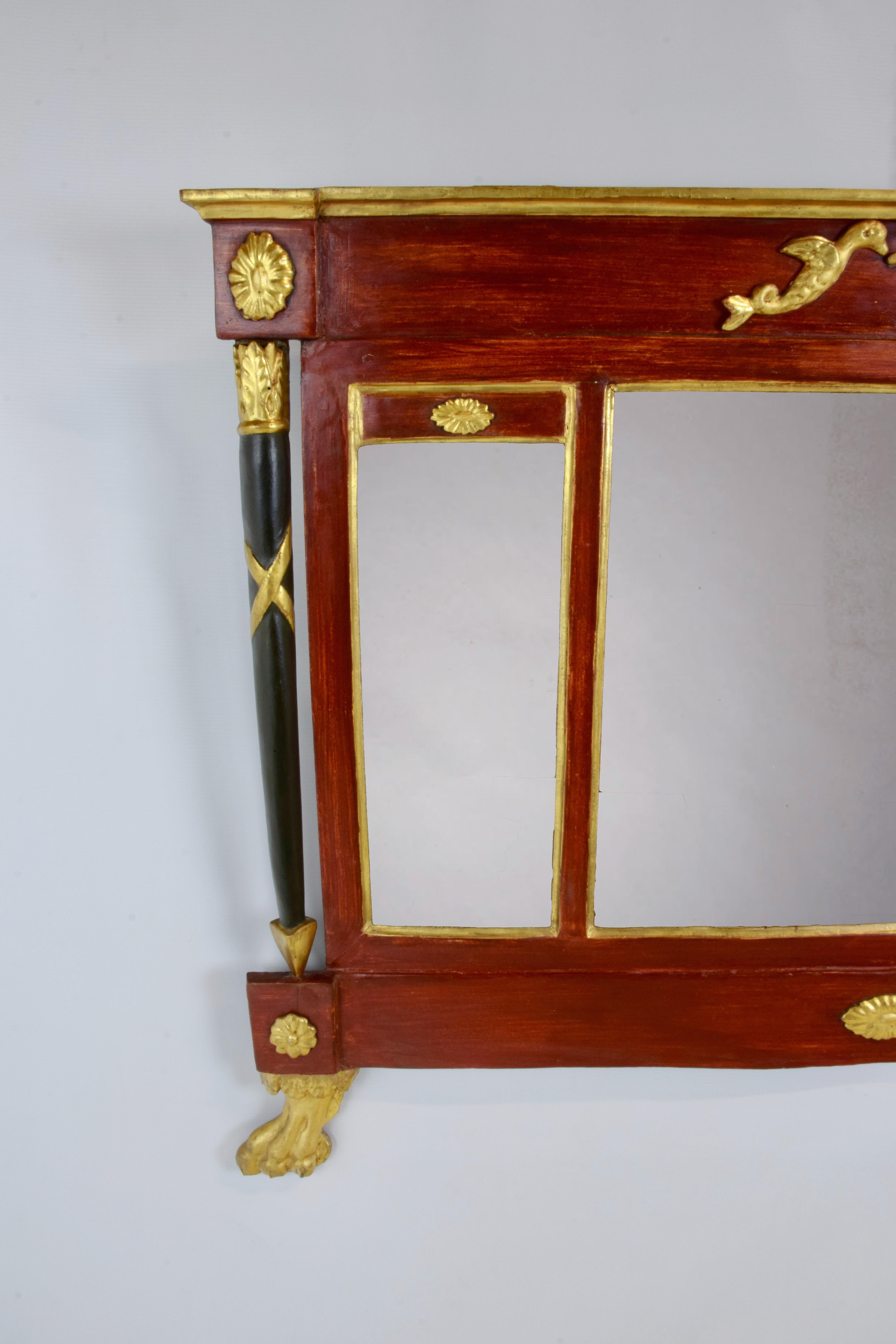 Stile impero Specchio da camino Empire in rosso pompeiano con decorazioni dorate in vendita
