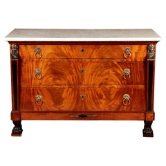 Commode Empire en acajou flammé par et estampillée Jean Frédéric Ratié