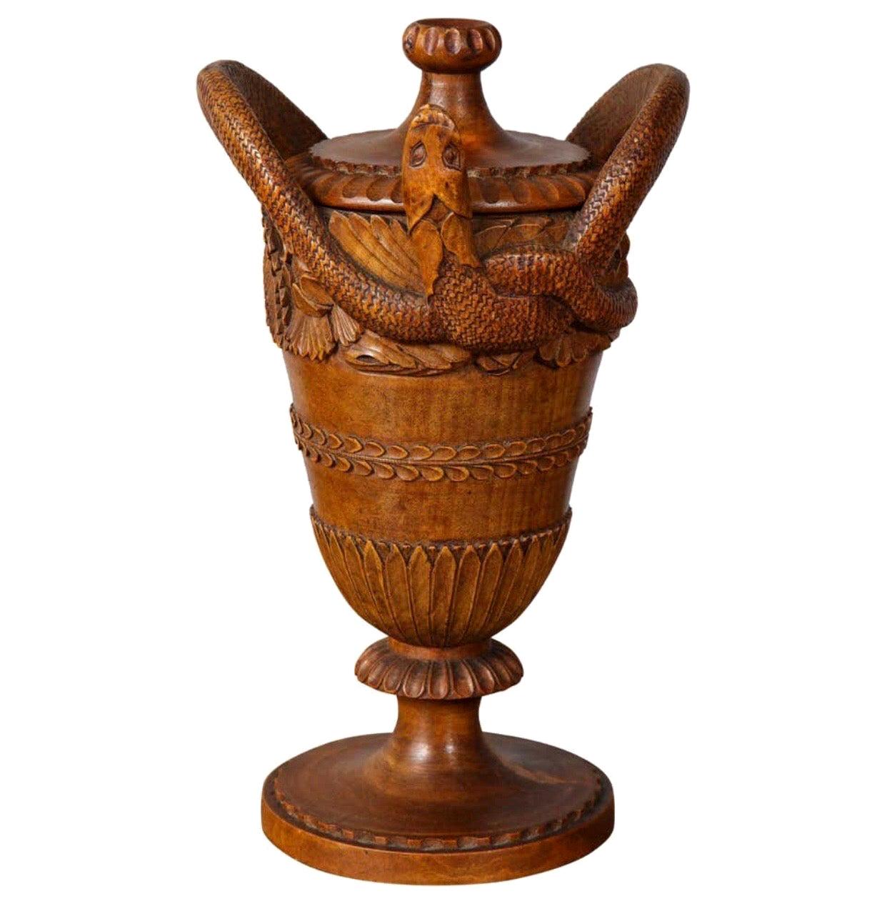 Empire-Vase aus Obstholz mit Deckel, Französisch, frühes 19. Jahrhundert