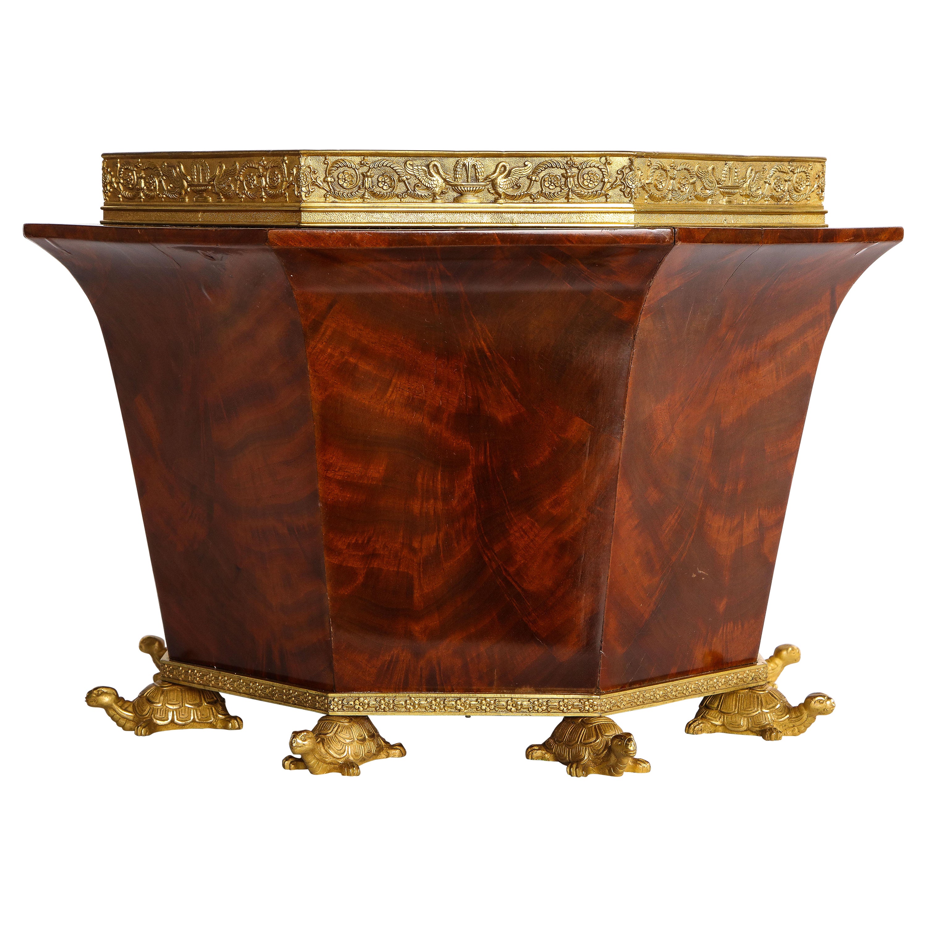 Jardiniere Empire allemande à pieds de tortue en acajou et bronze, Klinkerfuss & Münch en vente