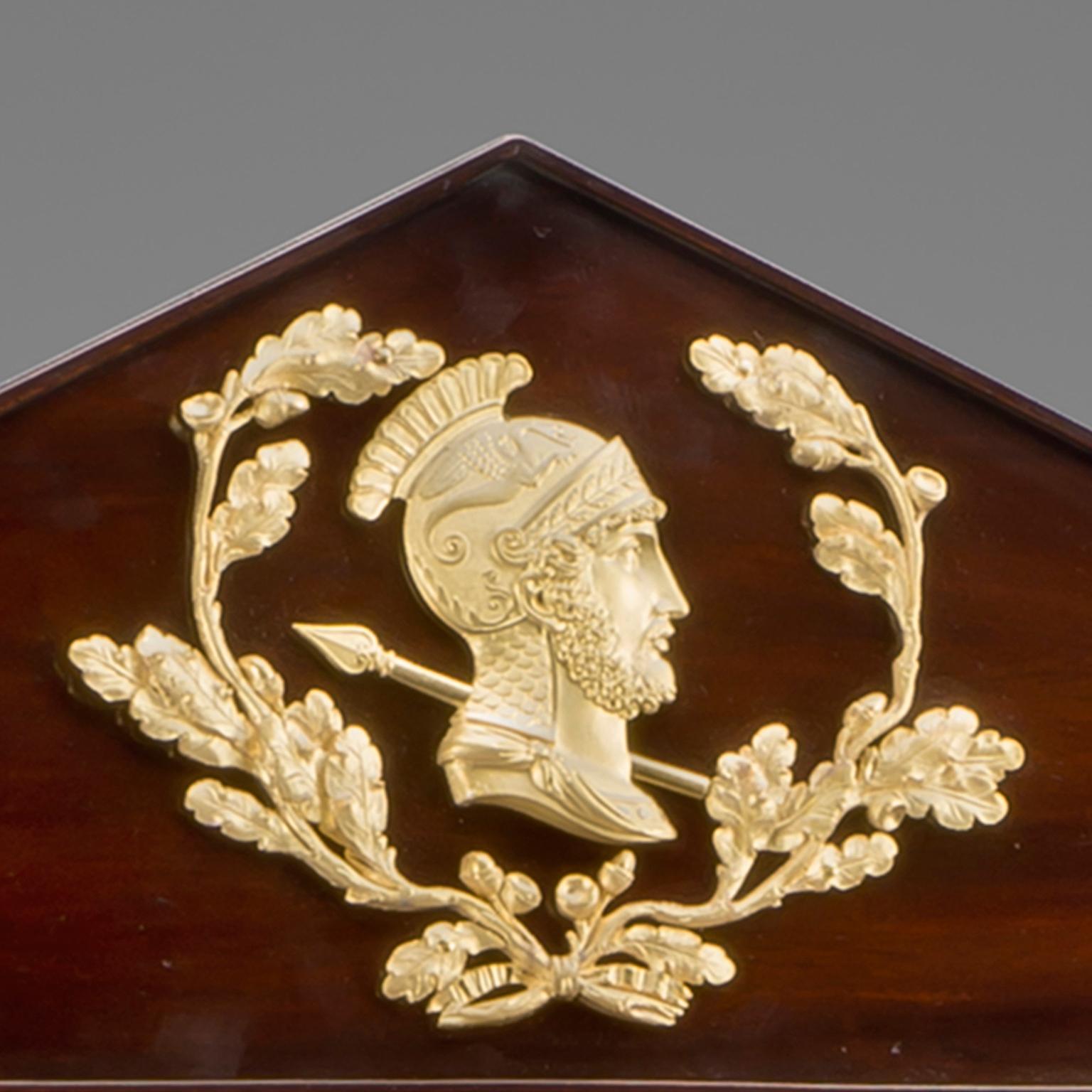Français Miroir chéval Empire en acajou monté sur bronze doré et patiné, vers 1820 en vente