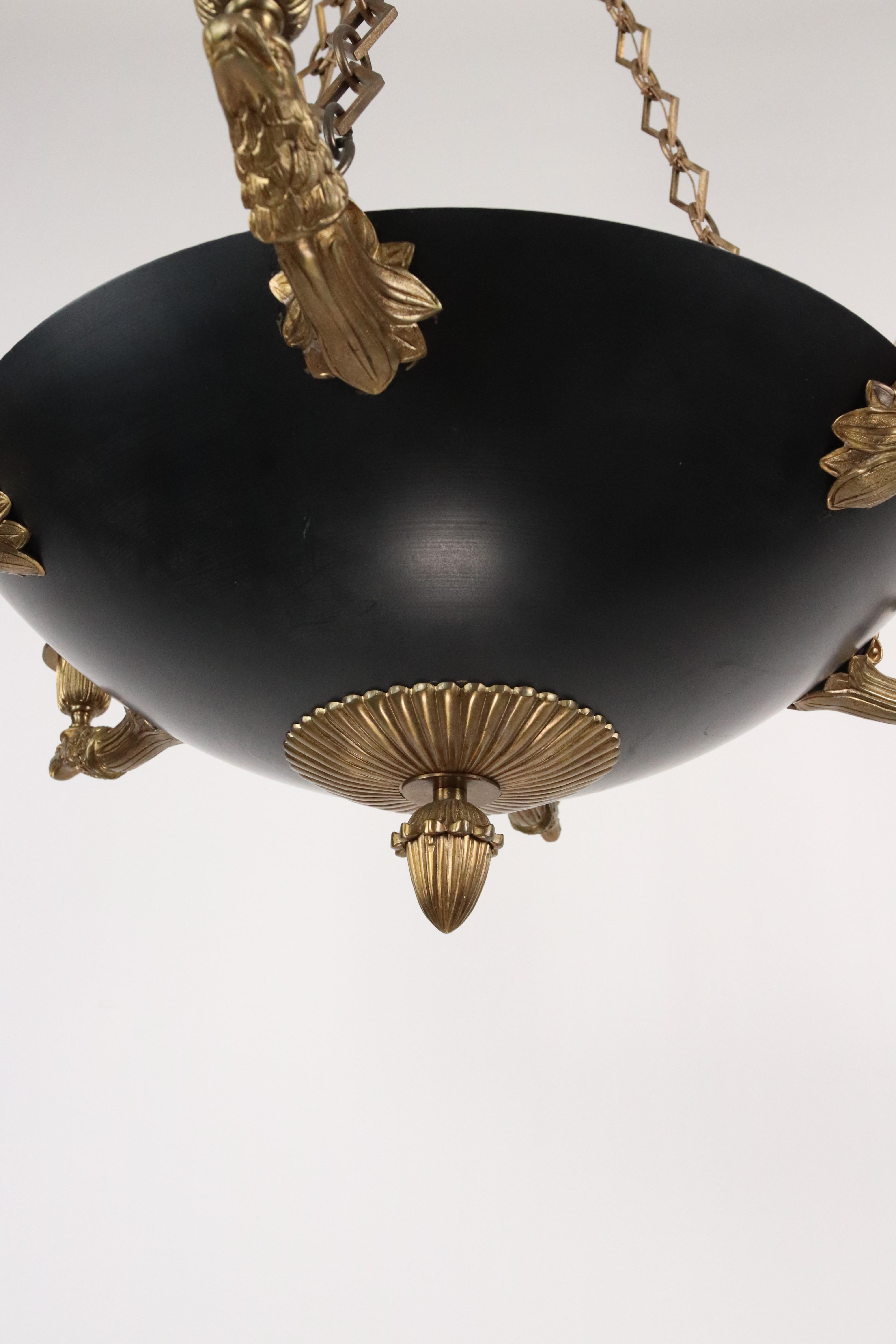 Empire Bronze doré Lustre à 9 lumières de style Empire Bon état - En vente à New York, NY