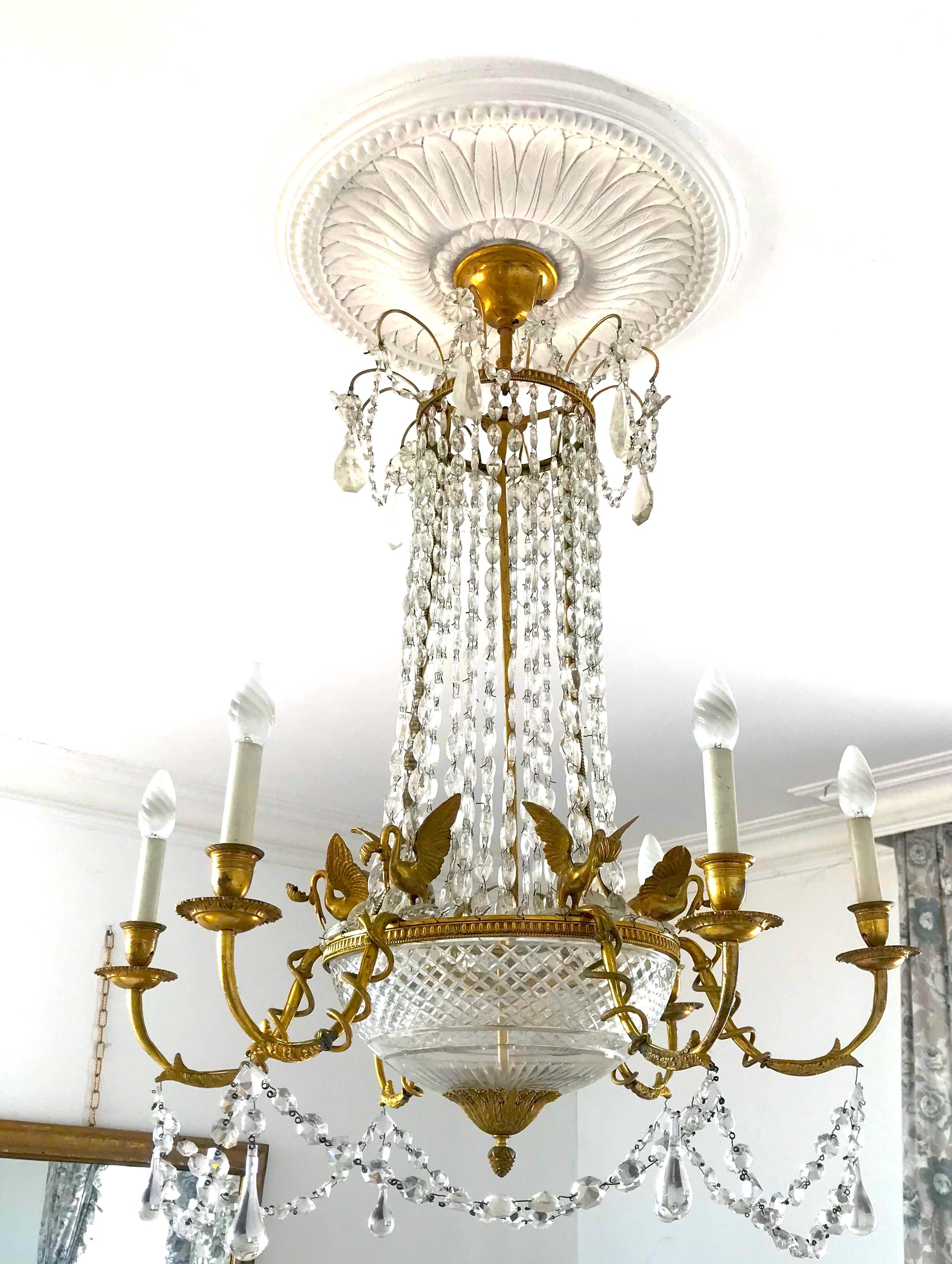 Empire Gilt Bronze and Cut Crystal Chandelier, circa 1815 In Distressed Condition For Sale In Rome, IT