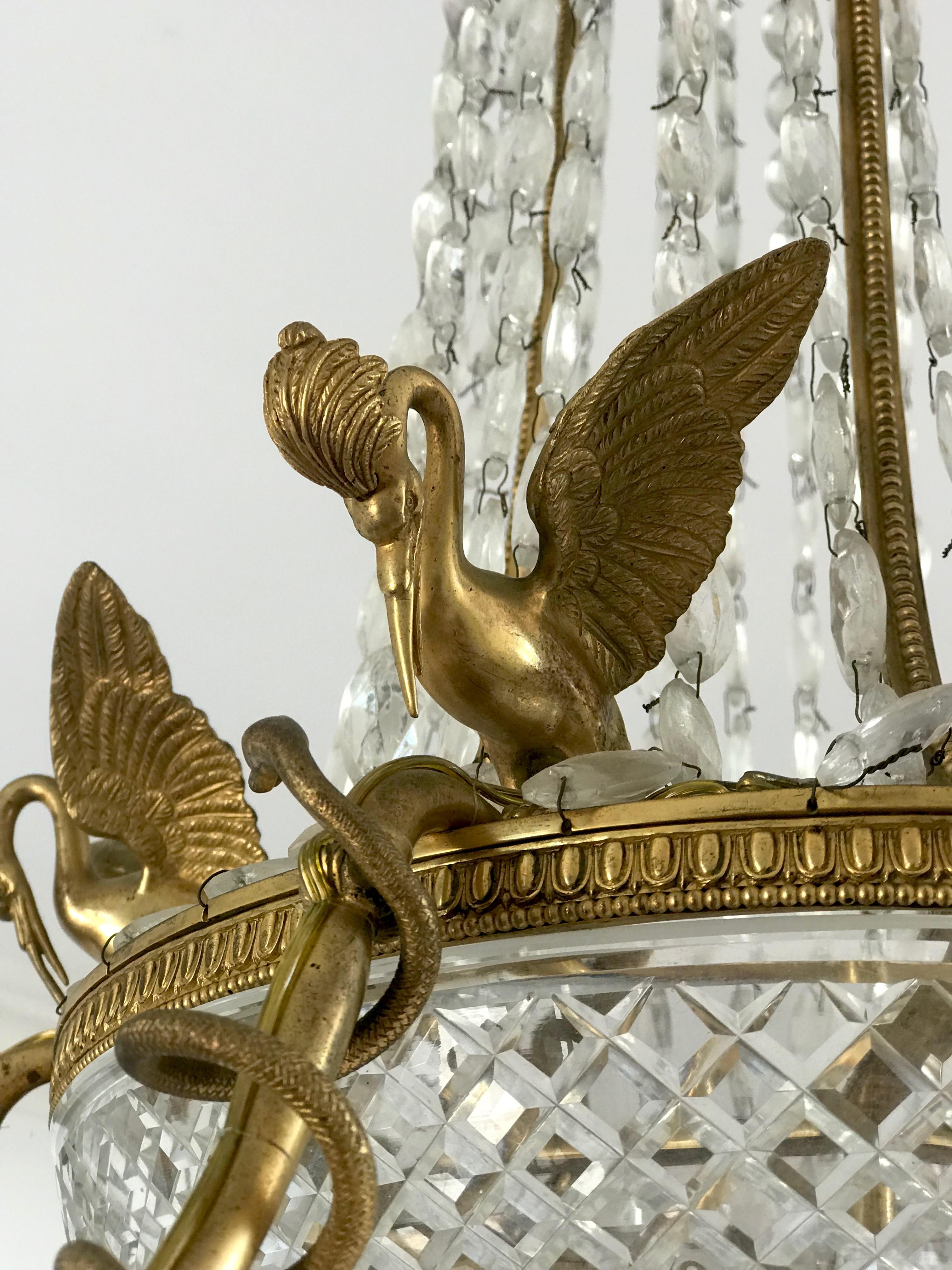 Empire-Kronleuchter aus vergoldeter Bronze und geschliffenem Kristall:: um 1815 im Angebot 1