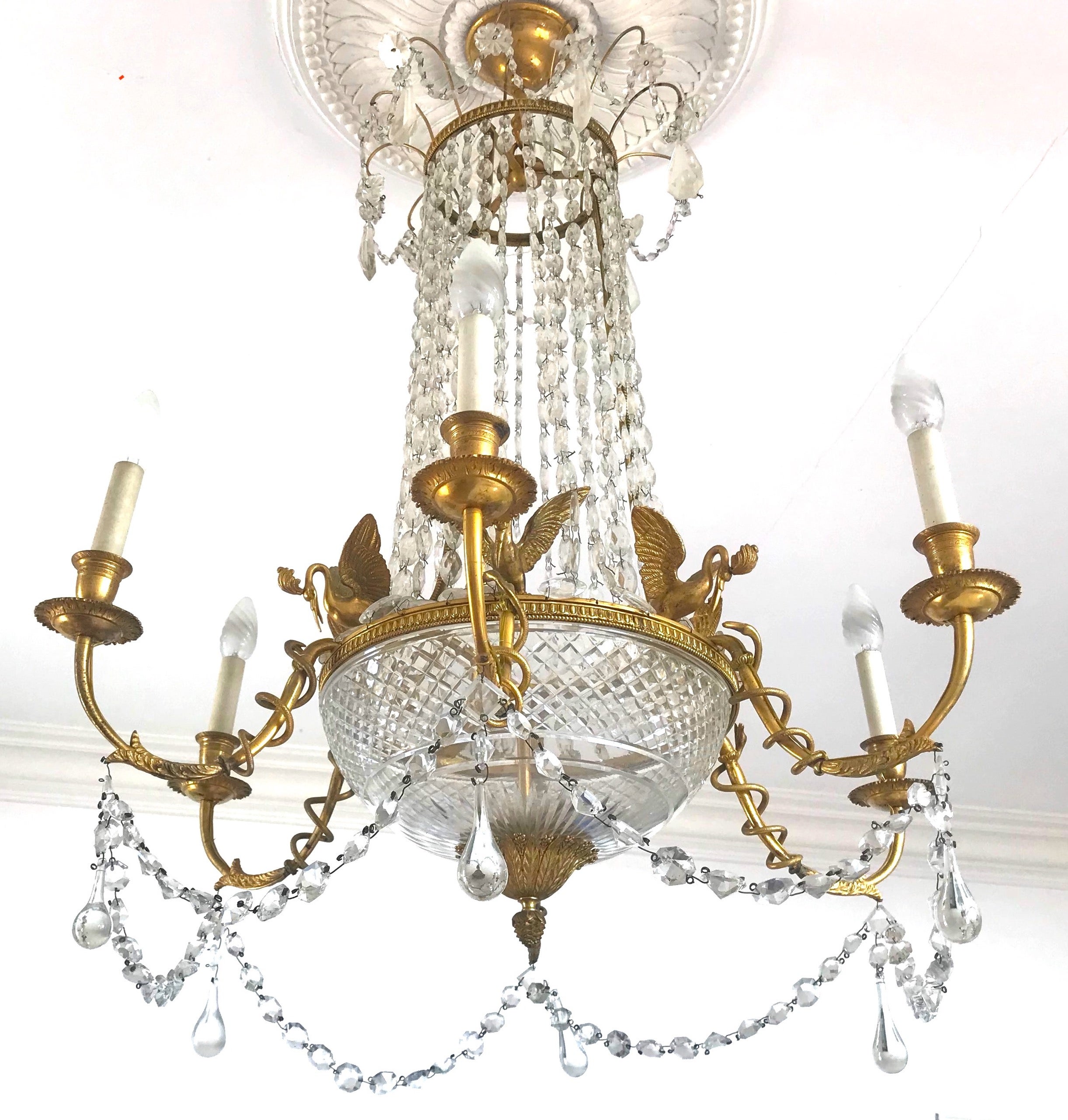 Finely chiseled gilt bronze and cut crystal Empire elegant chandelier with six arms.
Cleaned and re-wired, in full working order and ready to use.
 In excellent vintage condition.
Six E 14 light bulbs.
We can wire the fixture for your country