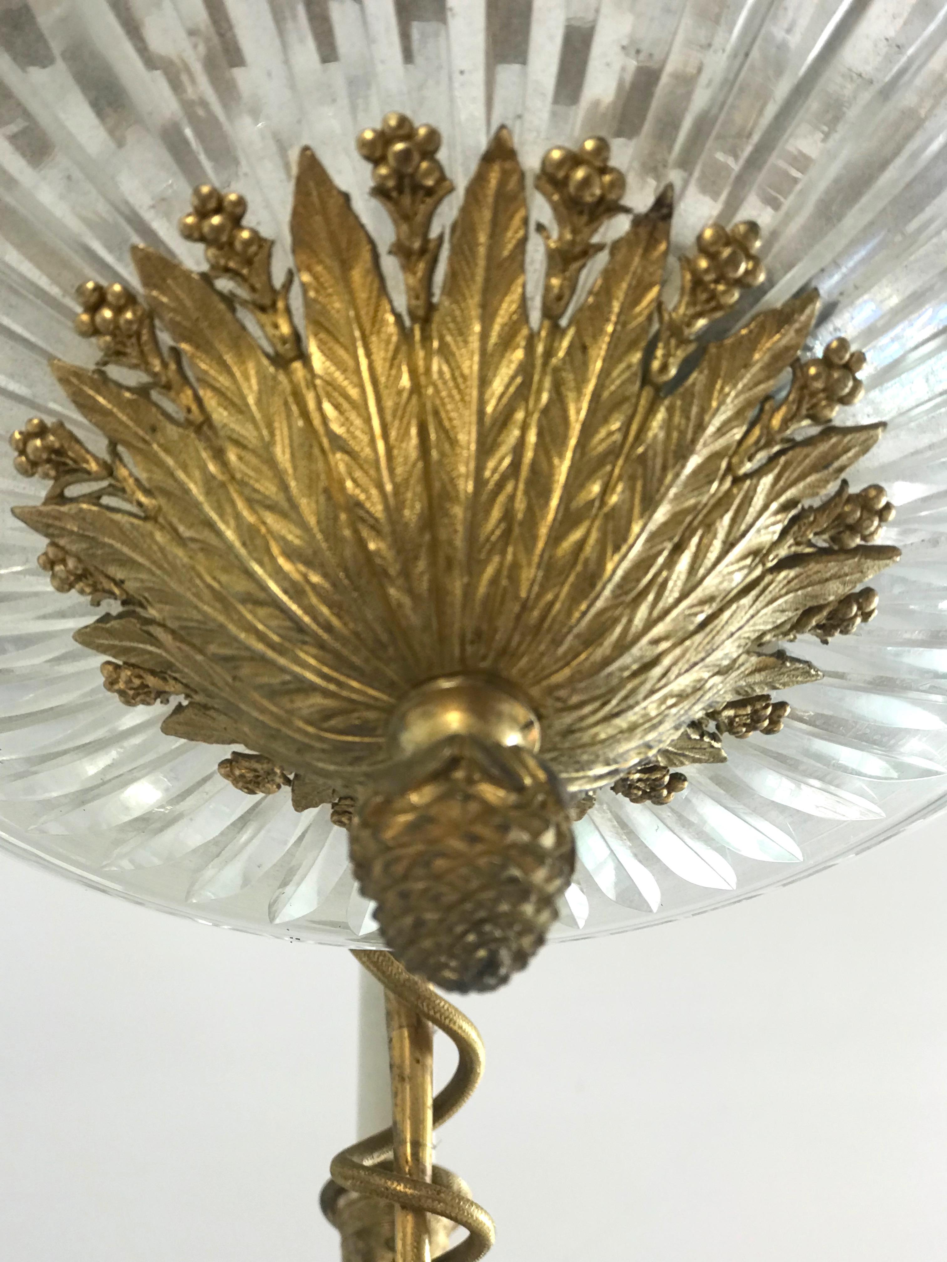 Araña imperio de bronce dorado y cristal tallado, hacia 1815 Dorado en venta