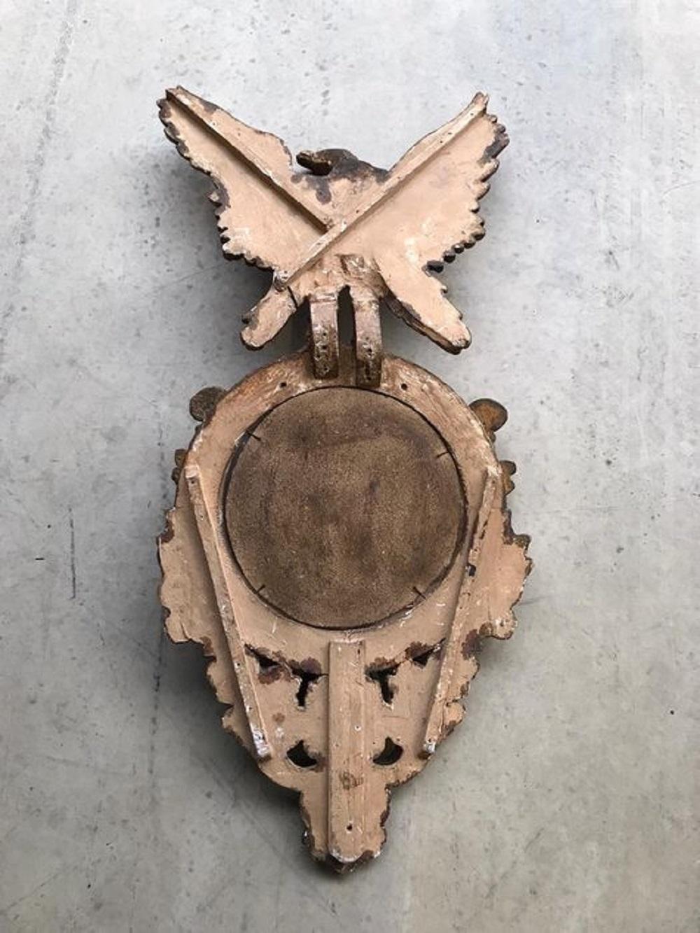 Miroir Empire en bois doré avec décoration d'aigle en vente 1
