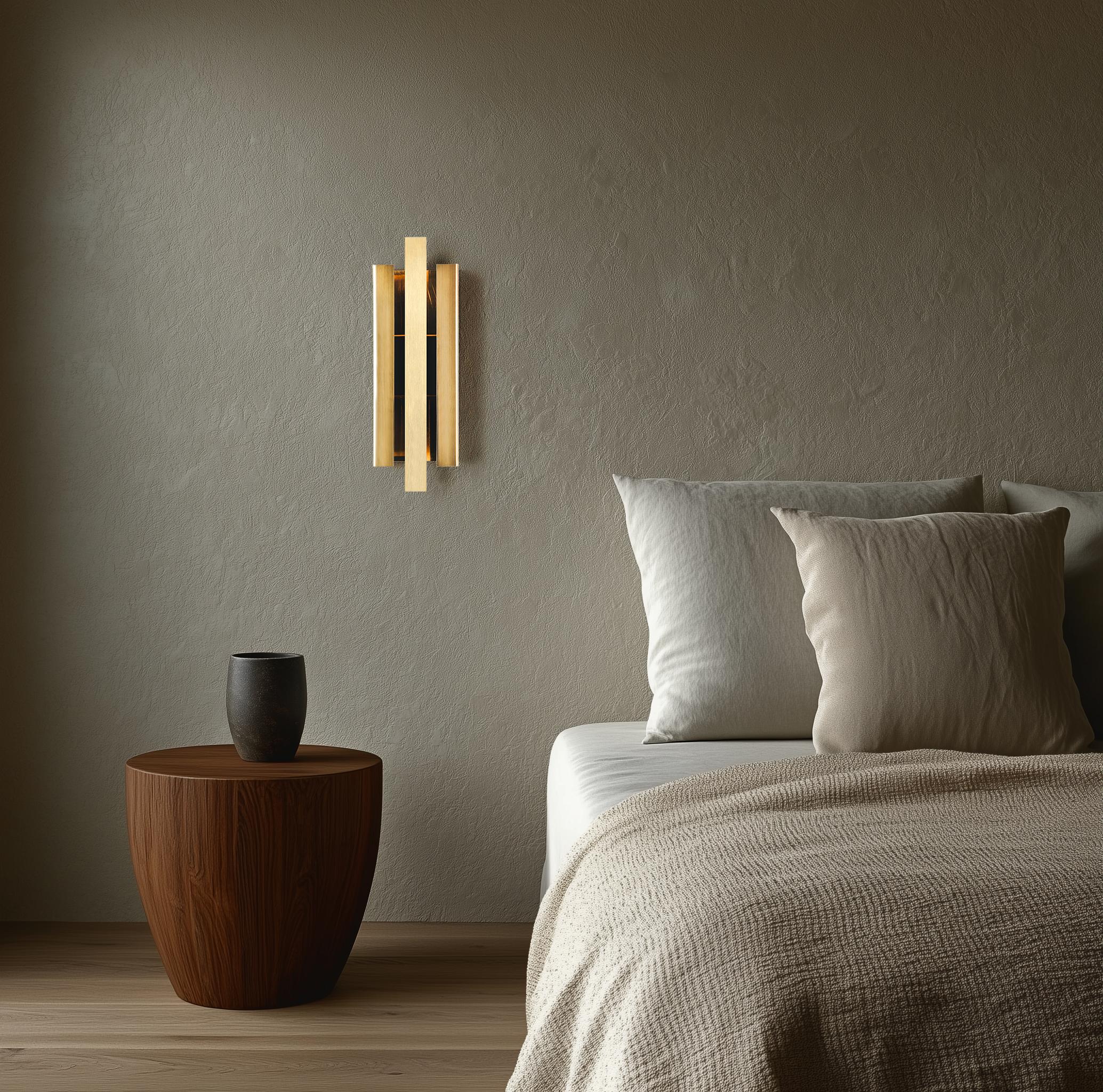 Ottone Scultura contemporanea in ottone spazzolato con luce dorata di Marie Jeunet in vendita