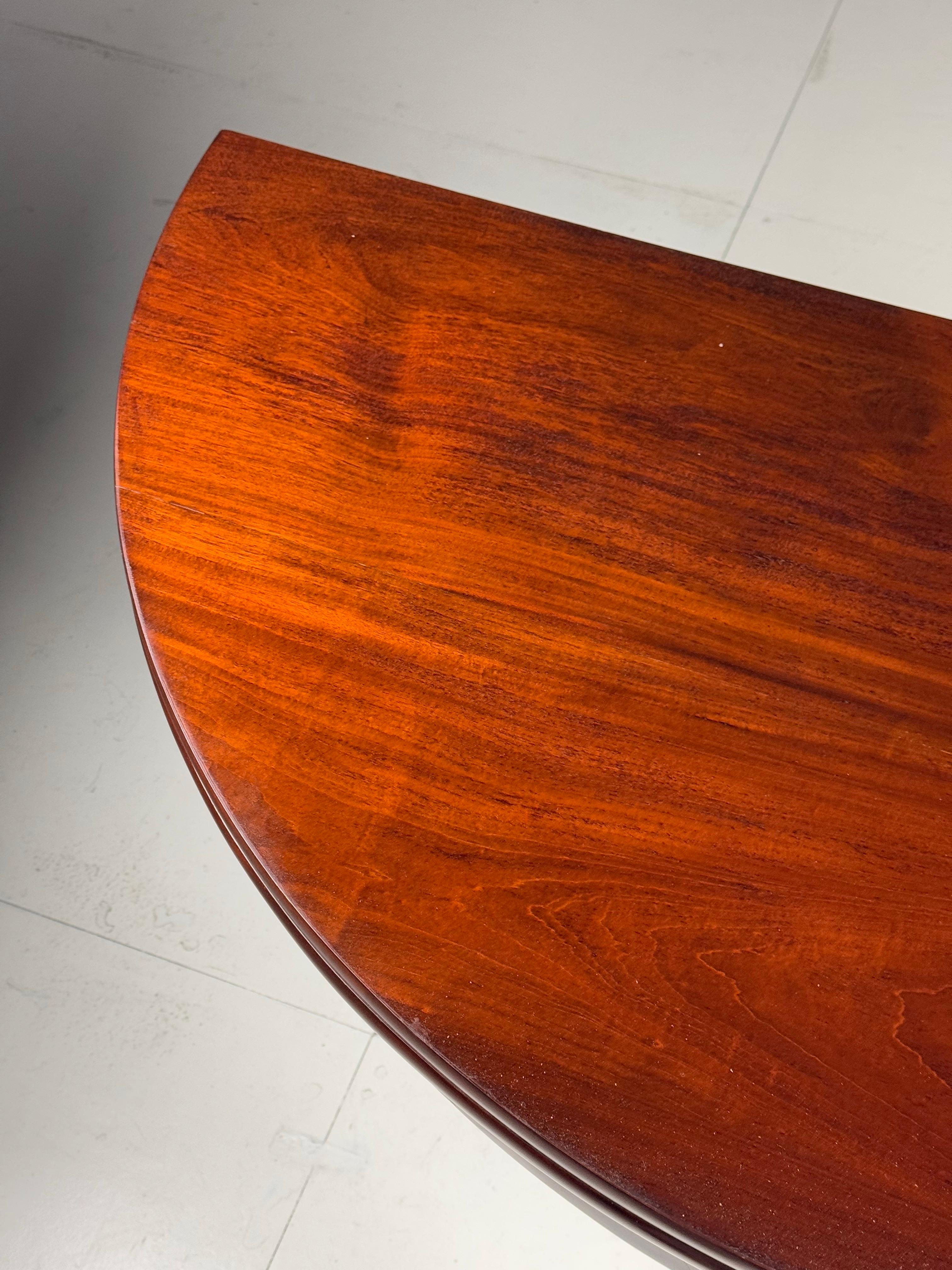 19th century Empire half-moon table / side table / dining table. Recently polished. Particularly beautiful colour. Everything functions as it should.

Dimensions: 123L x 123D x 75H