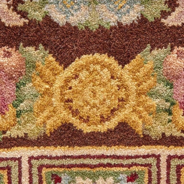 Tapis Imperio fabriqué en Espagne, vers 1970.
Reproduction antique en laine nouée à la main
Dimensions : 300 x 400 cm.
