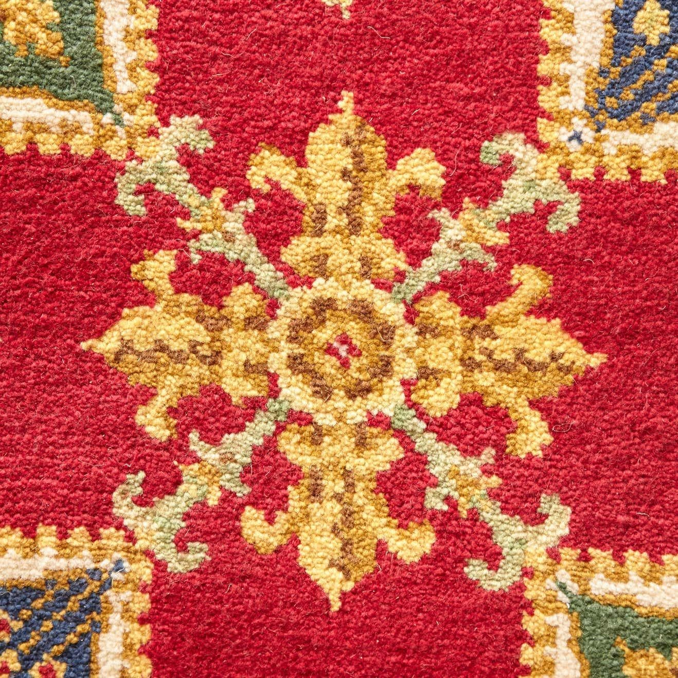 Tapis Imperio ancien fabriqué en Espagne, vers 1970.

Laine nouée à la main.

Mesures : 265 x 315 cm.

