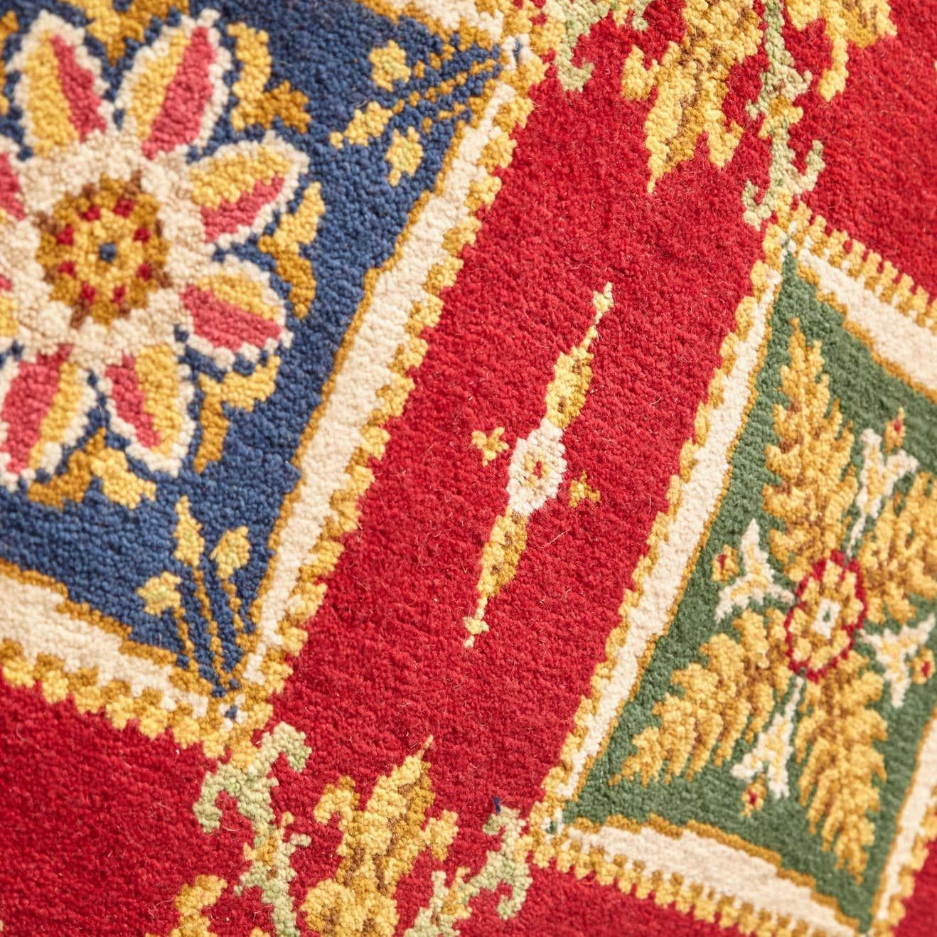 Grand tapis Empire en laine nouée à la main, datant d'environ 1970 en vente 2