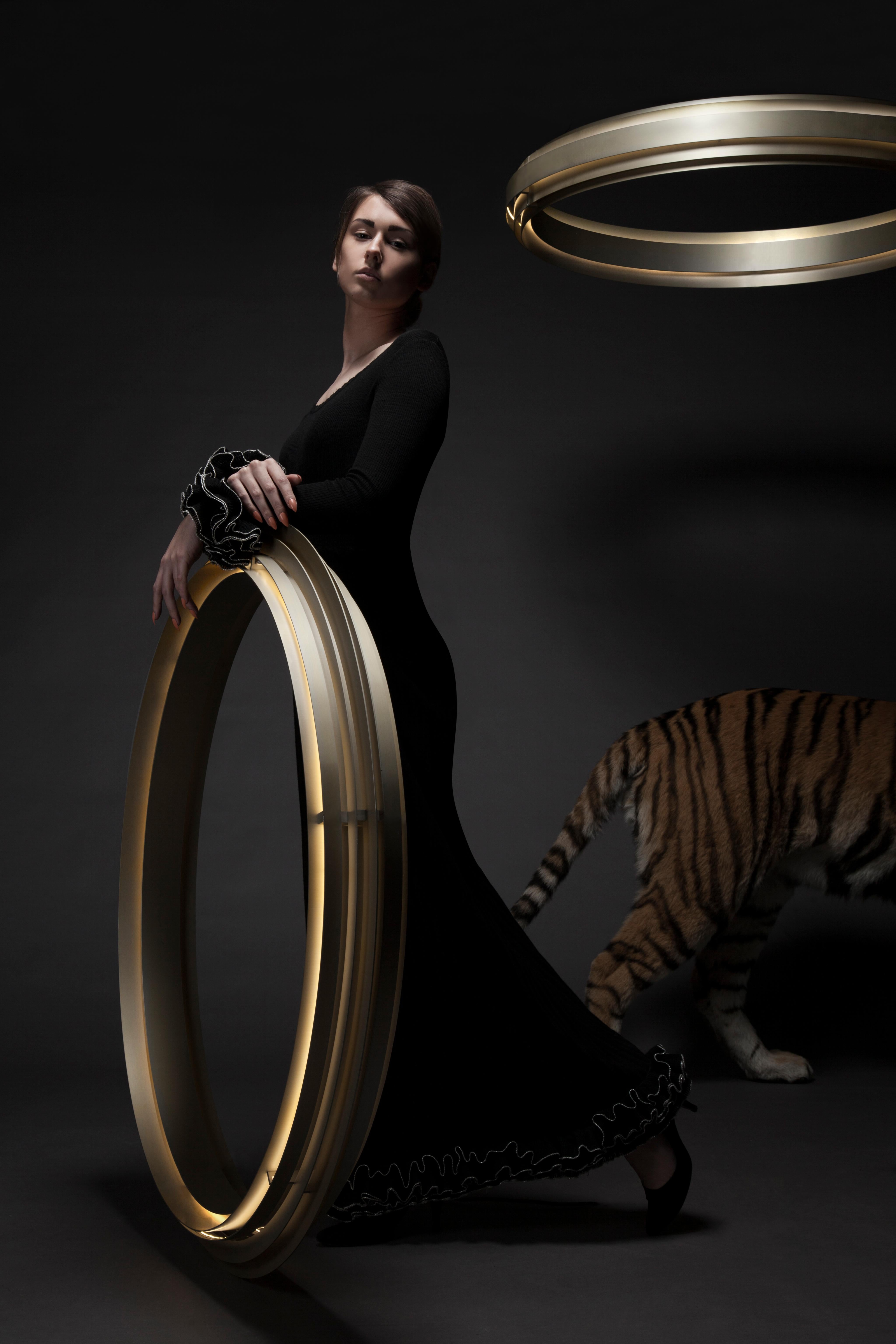 Lampada a sospensione Empire II grande in alluminio bronzo di JSPR in vendita 3