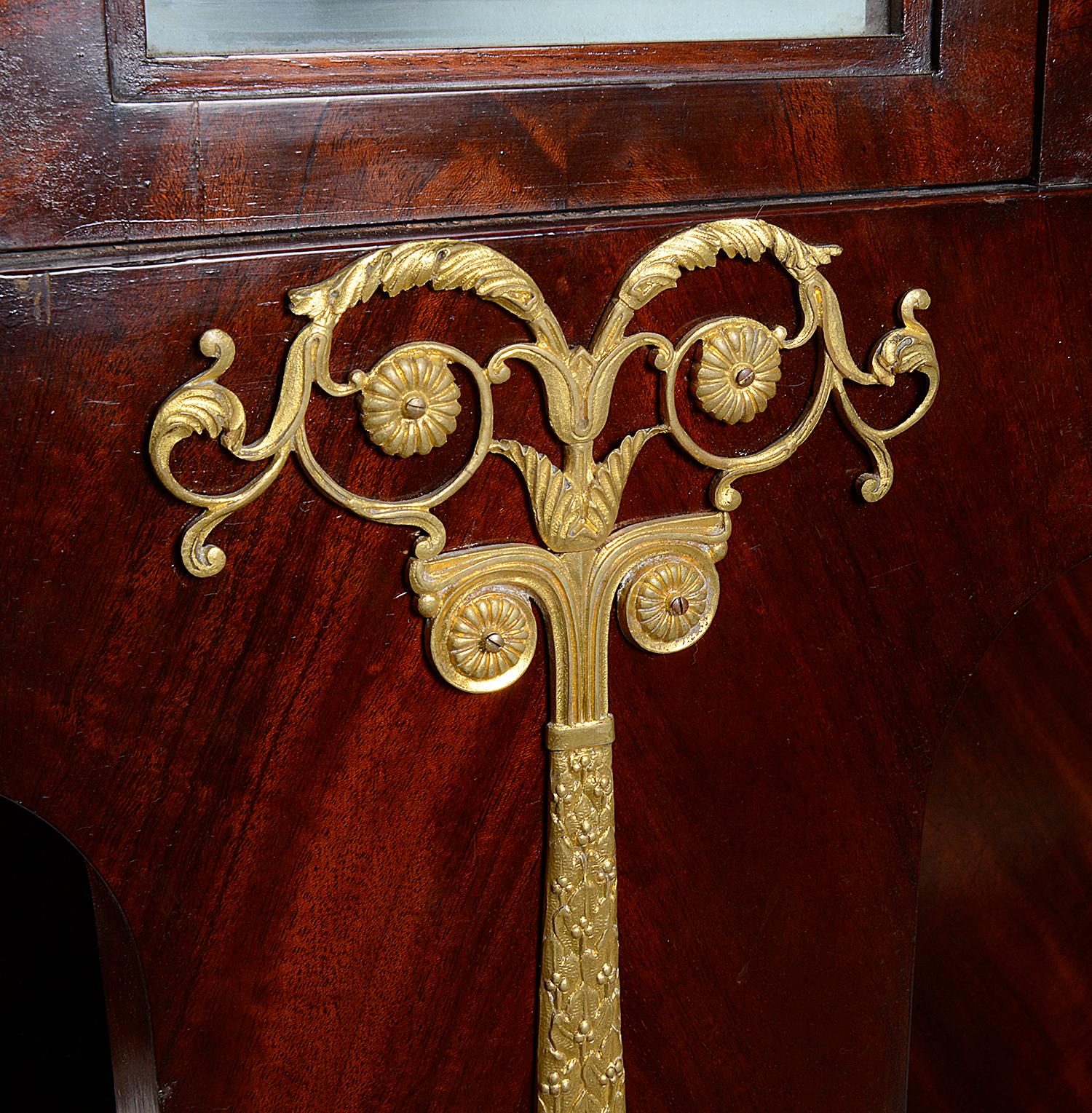 Similoro Vetrinetta con influenze impero, 1920 circa in vendita