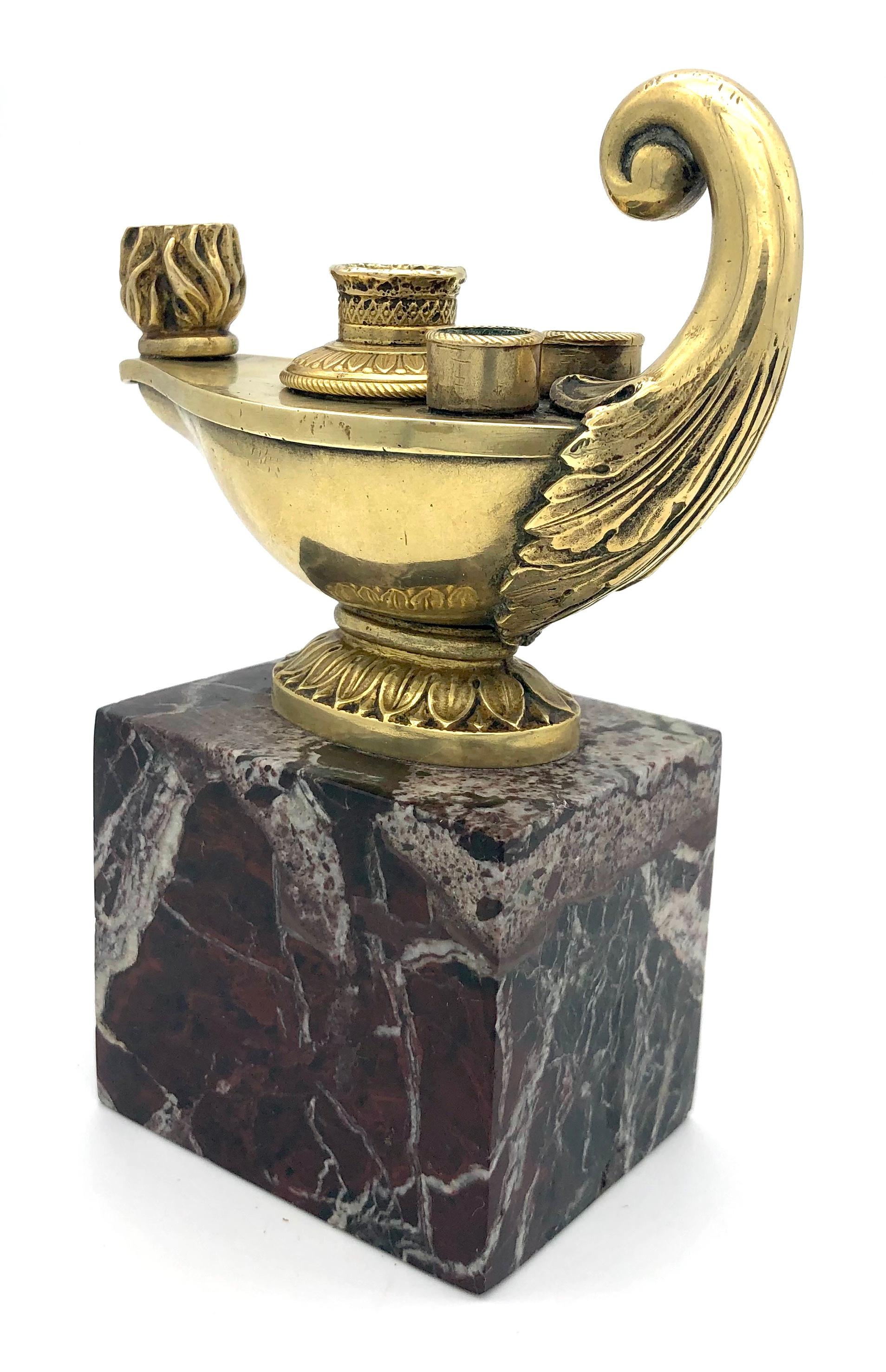 Empire Empire-Tintenständer, Öllampe Acchanthus Palmenblätter Ormulu Bronze Marmor im Zustand „Gut“ im Angebot in Munich, Bavaria