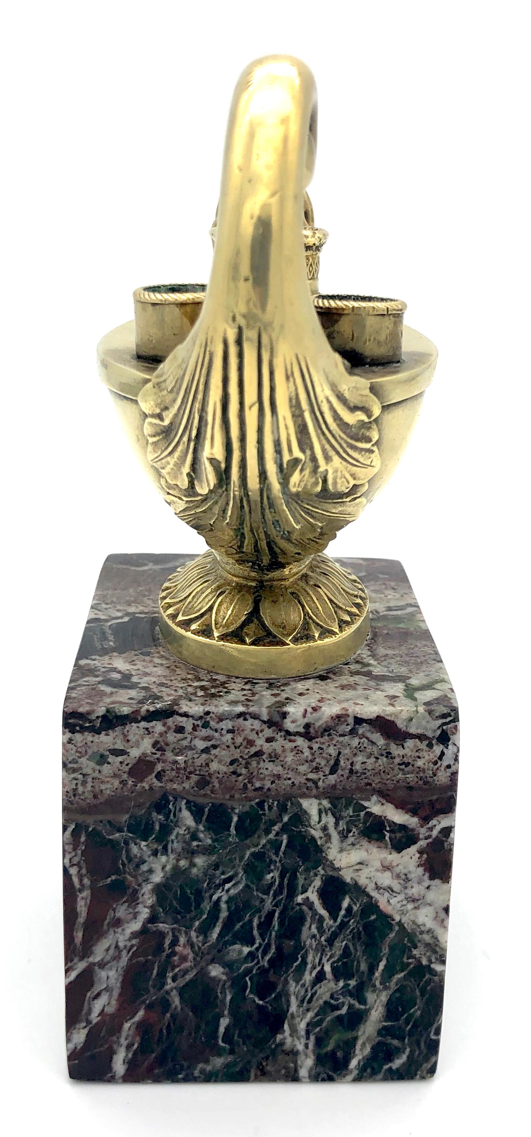 Empire Empire-Tintenständer, Öllampe Acchanthus Palmenblätter Ormulu Bronze Marmor für Damen oder Herren im Angebot