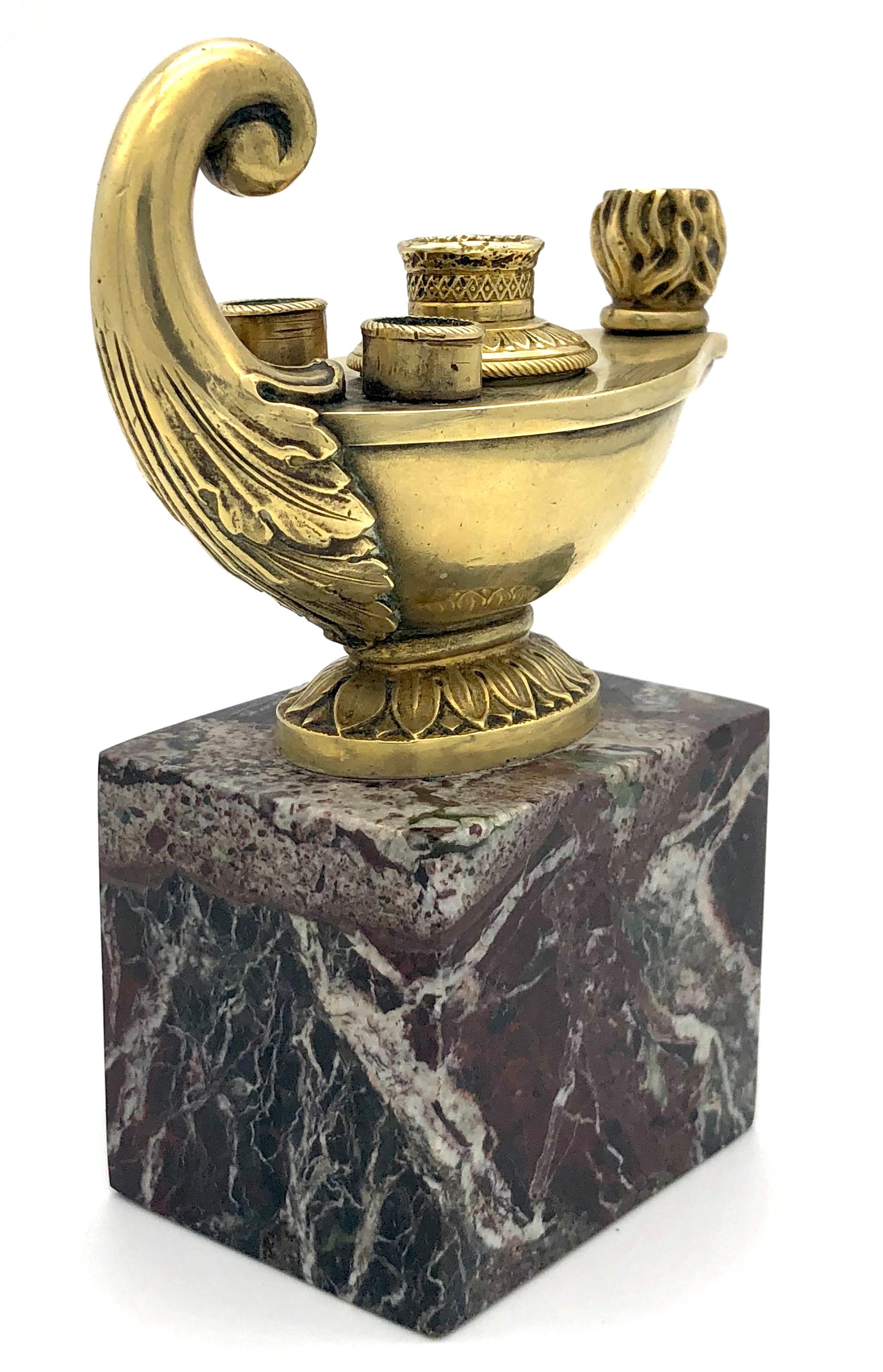 Encrier à huile Empire - Lampe à huile Acchanthus - Feuilles de palmier - Marbre bronze doré en vente 1
