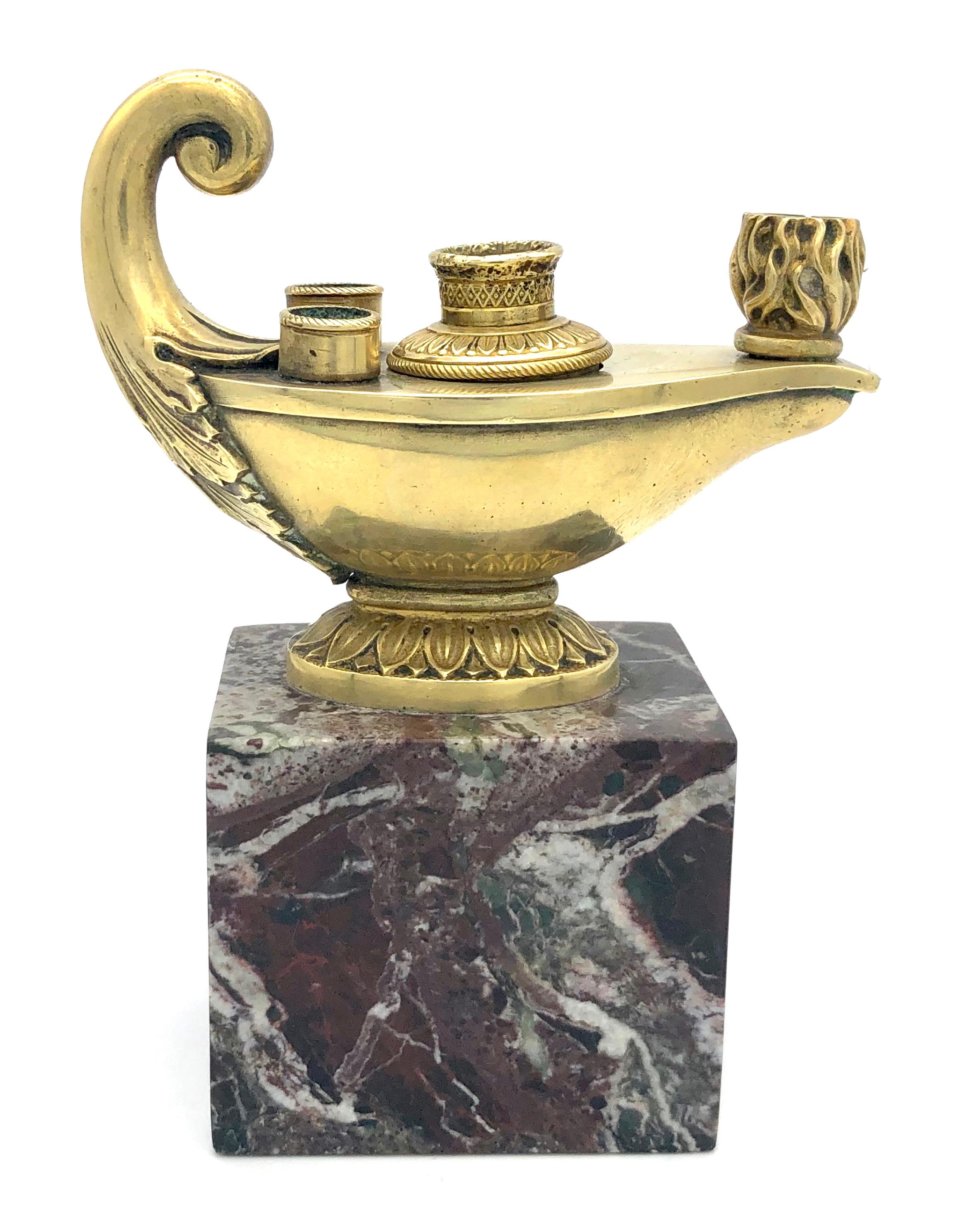 Empire Empire-Tintenständer, Öllampe Acchanthus Palmenblätter Ormulu Bronze Marmor im Angebot 2