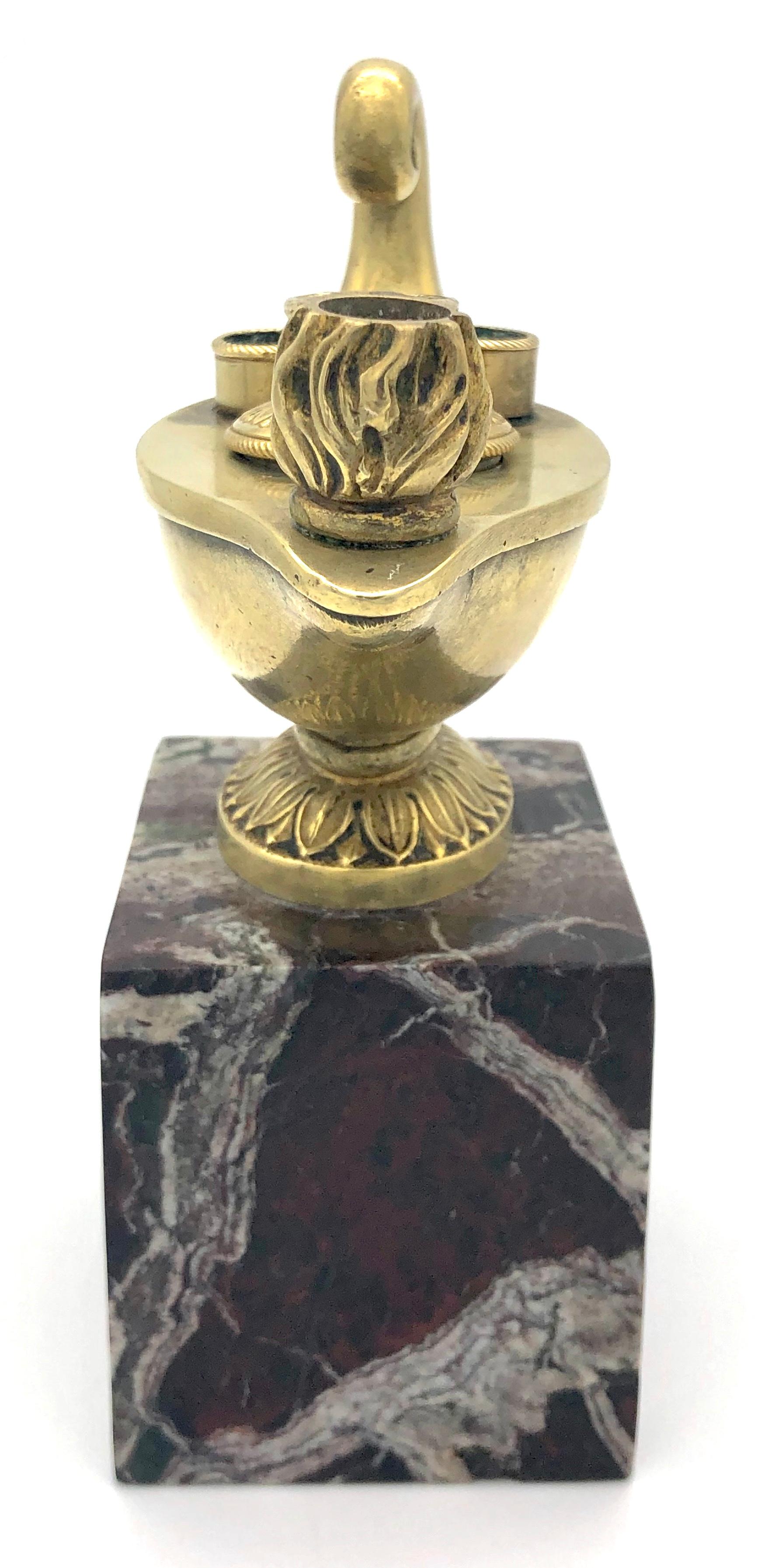 Empire Empire-Tintenständer, Öllampe Acchanthus Palmenblätter Ormulu Bronze Marmor im Angebot 3