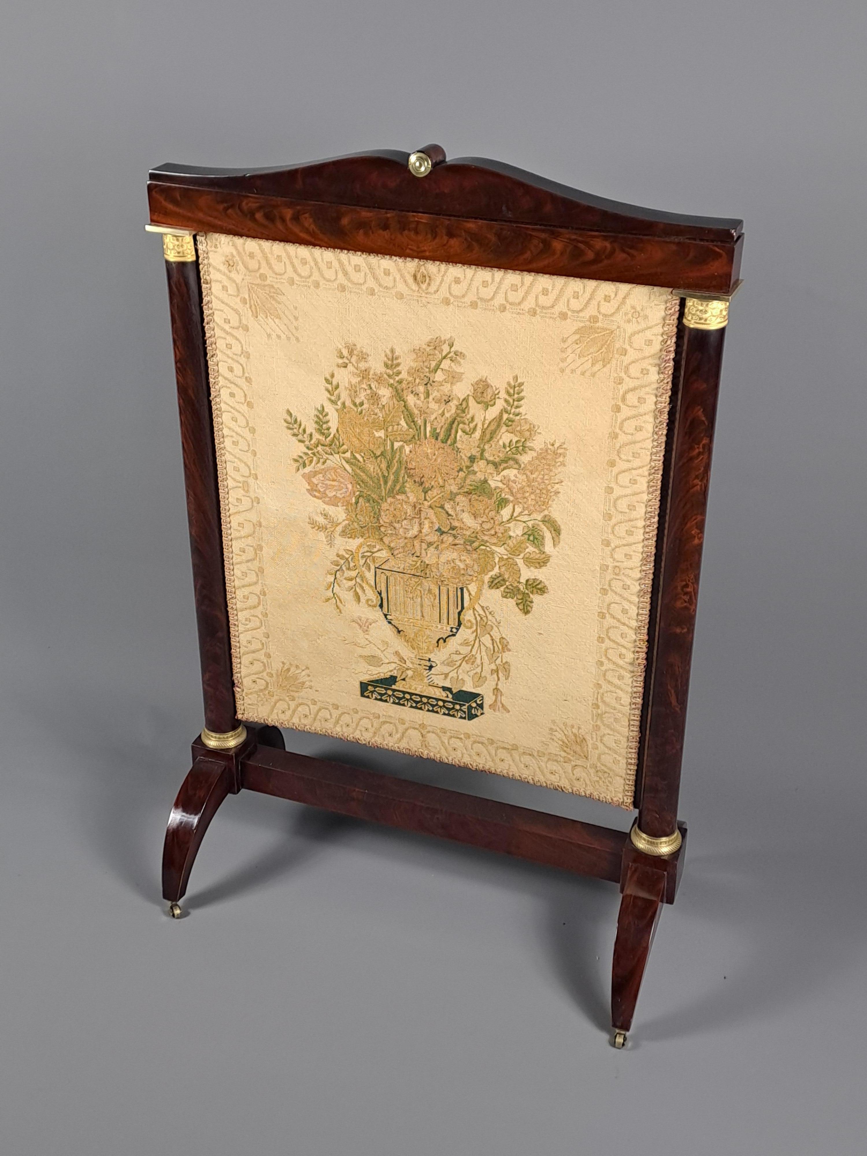 Empire Mahogany And Gilt Bronze Fireplace Screen In Good Condition In BARSAC, FR