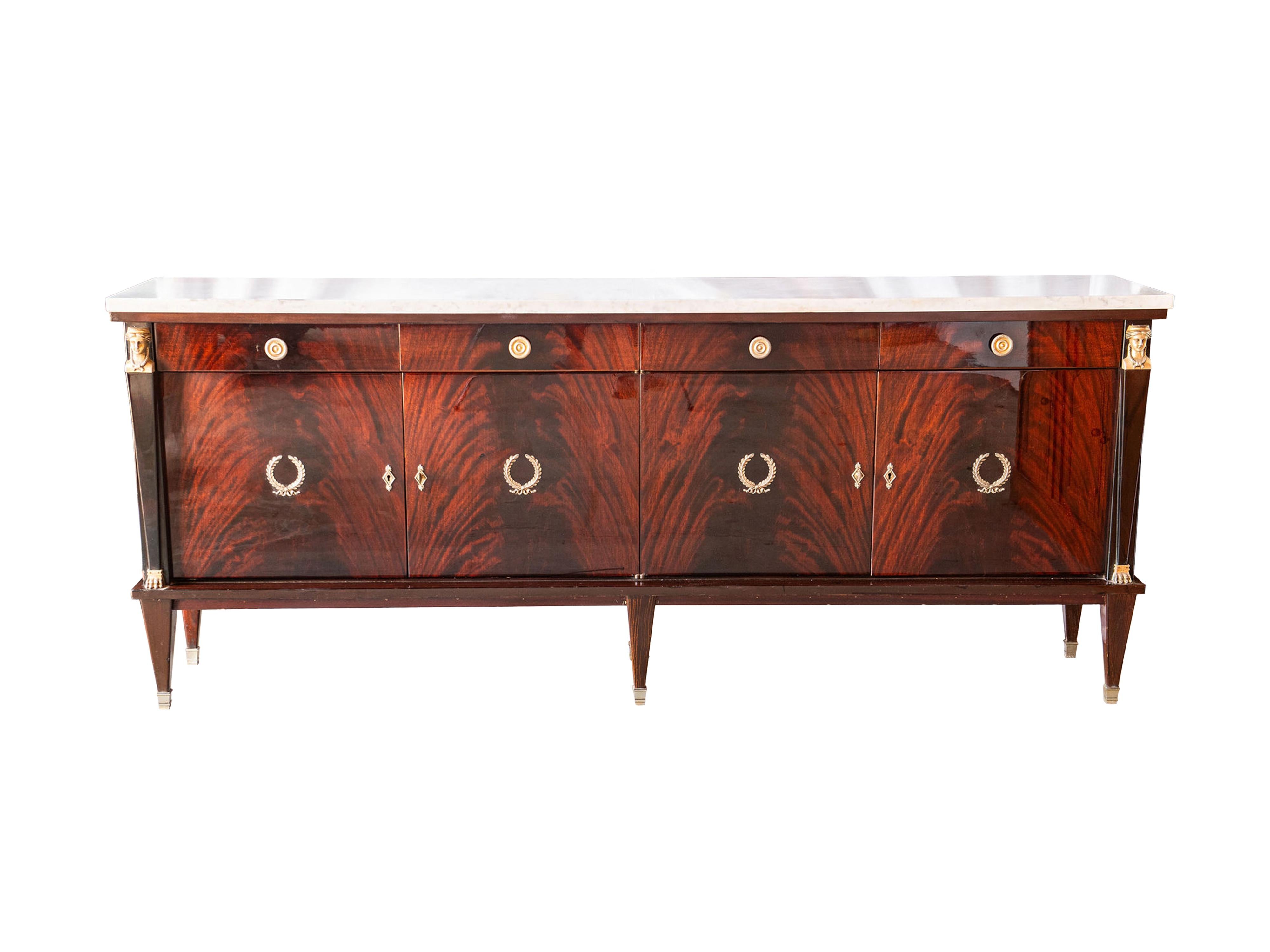 Empire Buffet aus Mahagoni mit Messingbeschlägen und Marmorplatte im Zustand „Gut“ im Angebot in Wichita, KS